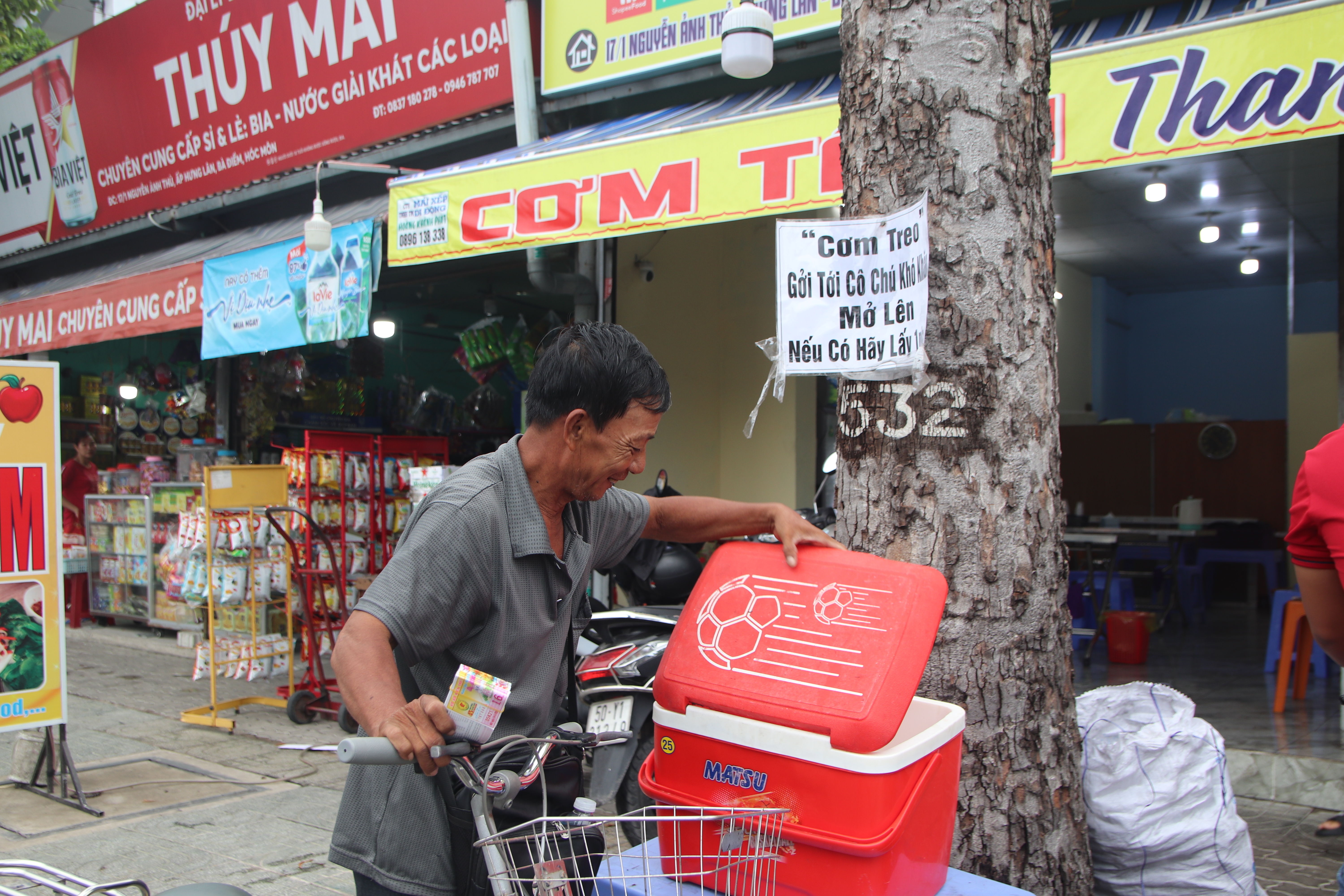 "Cơm treo" nghĩa t&igrave;nh- Ảnh 1.