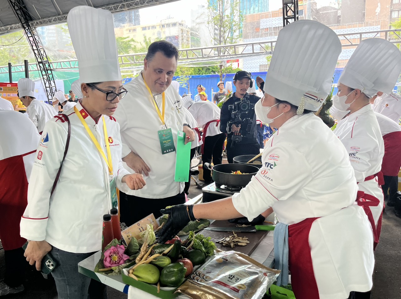 S&aacute;ng tạo m&oacute;n ngon từ s&acirc;m, hương liệu, dược liệu- Ảnh 1.