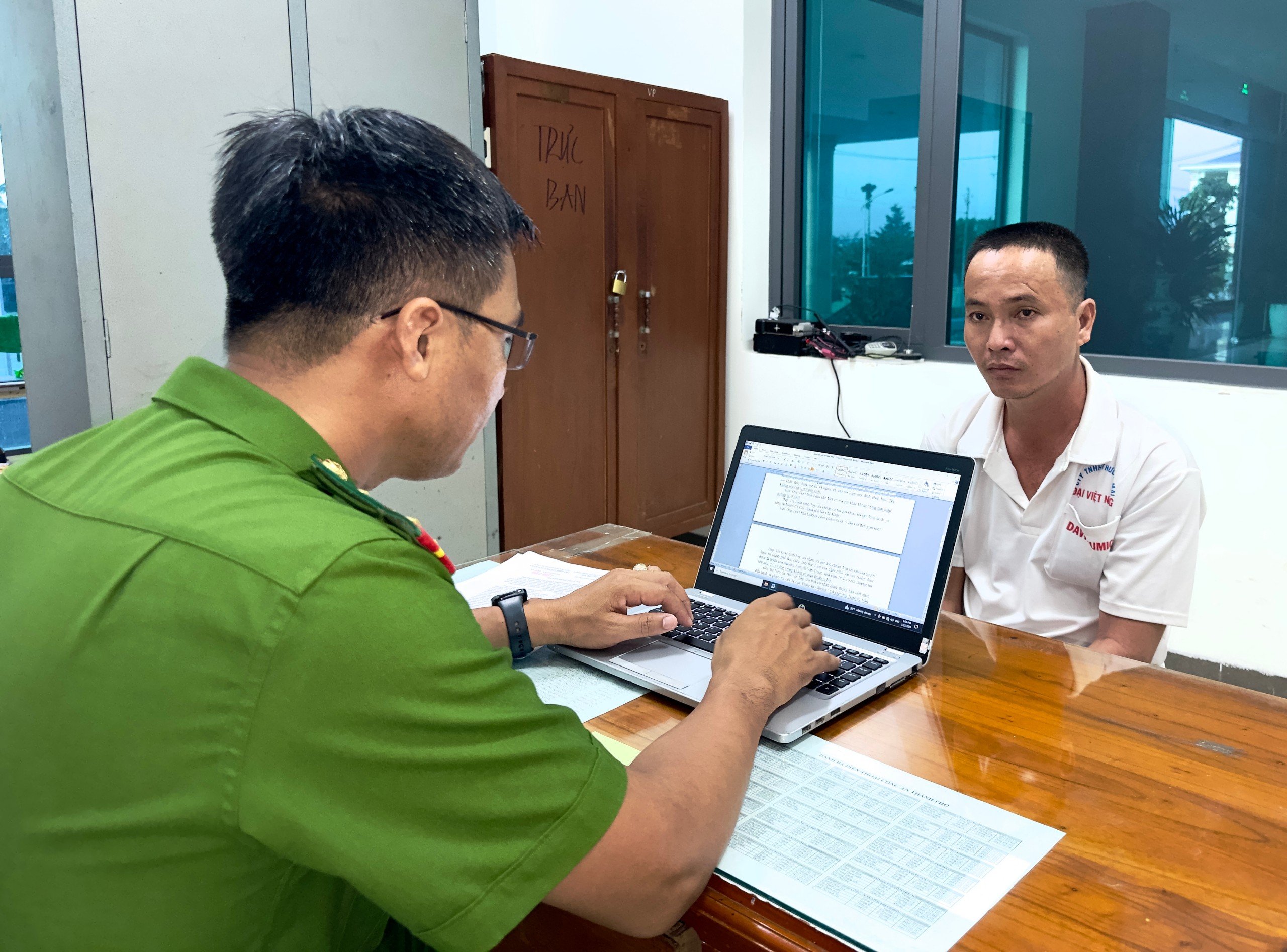 Người đ&agrave;n &ocirc;ng ở H&agrave; Nội mất h&agrave;ng trăm triệu đồng v&igrave; 