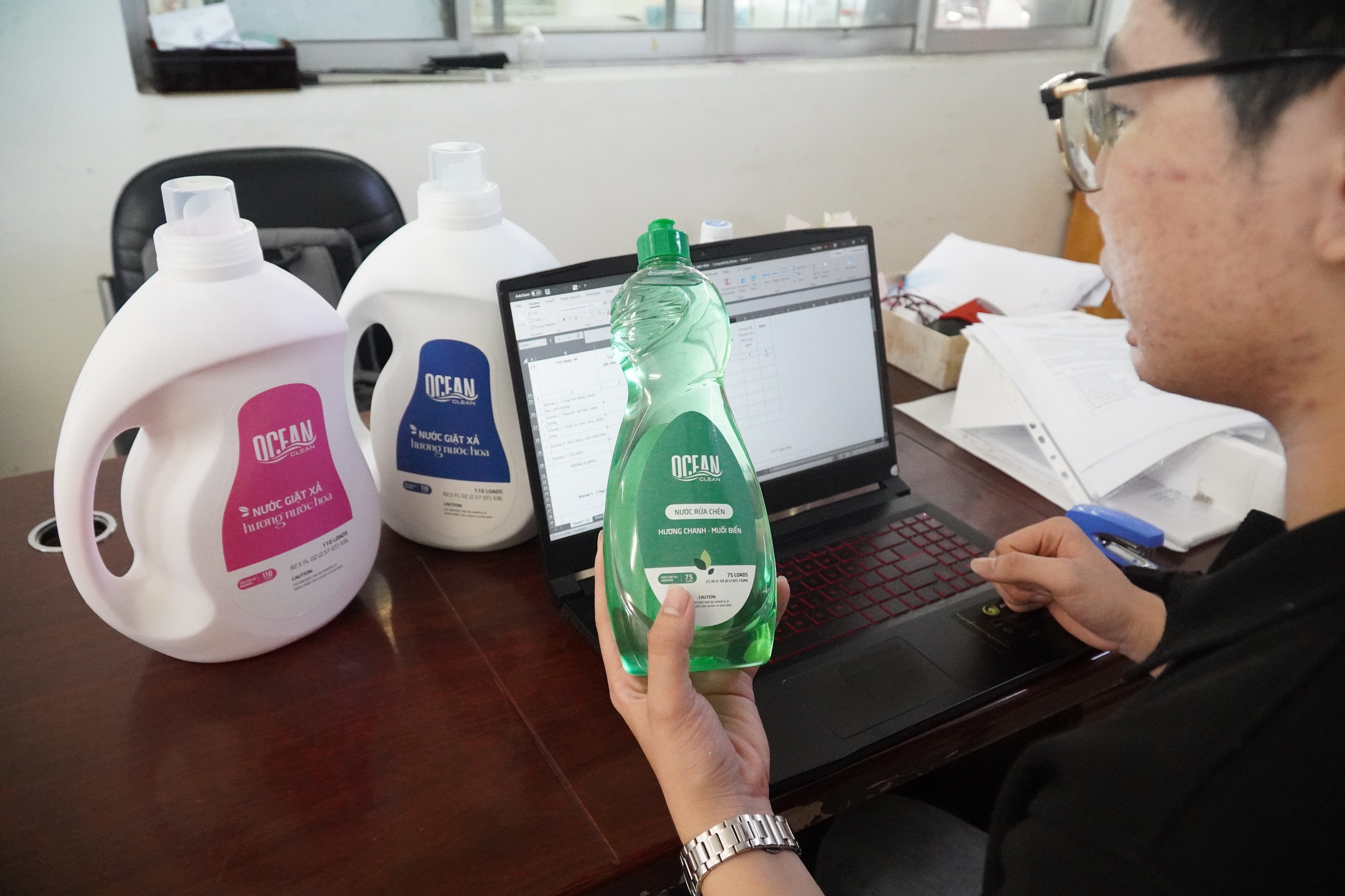 Ch&agrave;ng sinh vi&ecirc;n năm 3 khởi nghiệp từ nước giặt do m&igrave;nh tự sản xuất- Ảnh 3.
