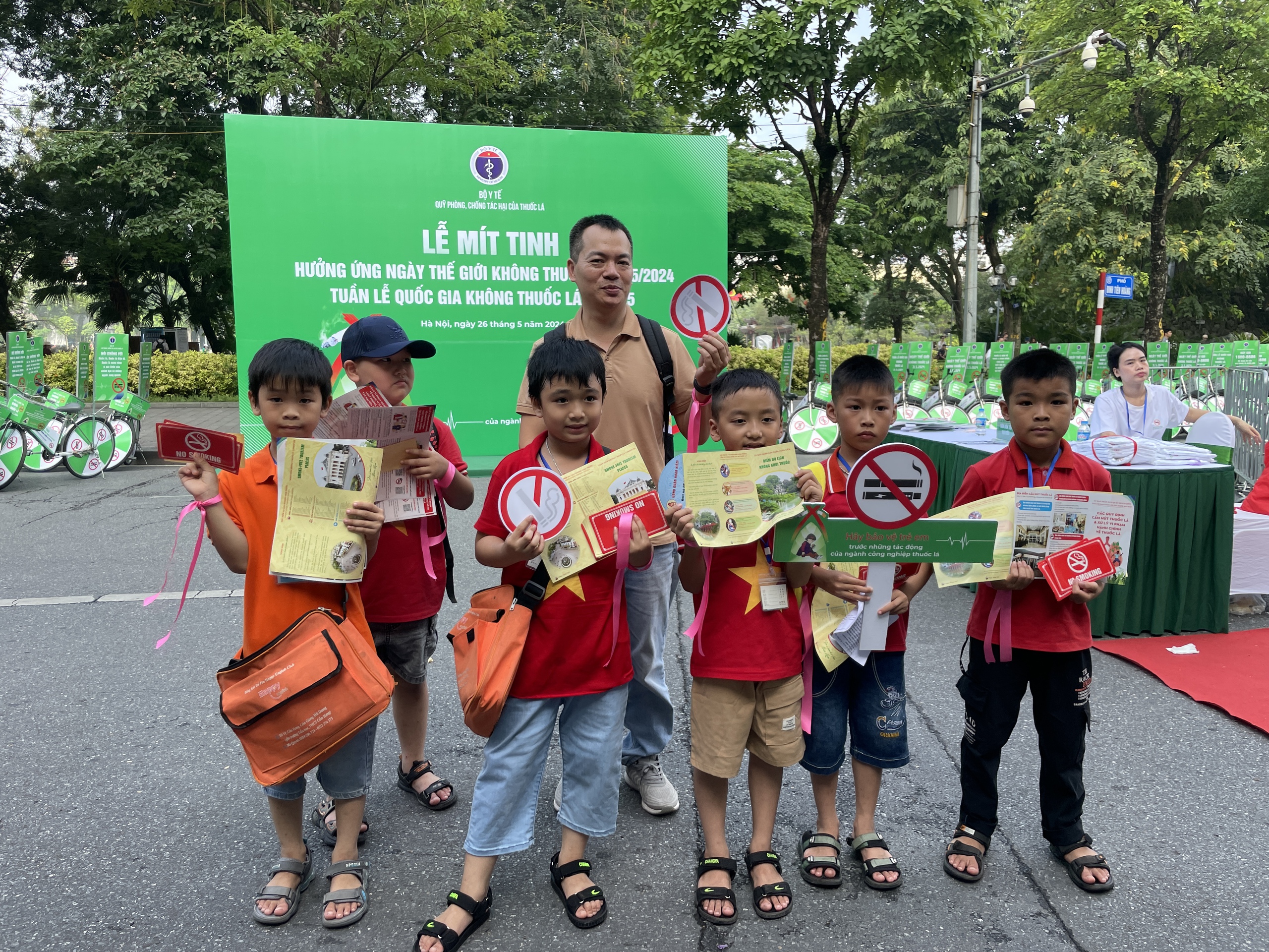 Bộ trưởng Đào Hồng Lan: Thuốc lá điện tử, thuốc lá nung nóng gây ra gánh nặng bệnh tật- Ảnh 2.