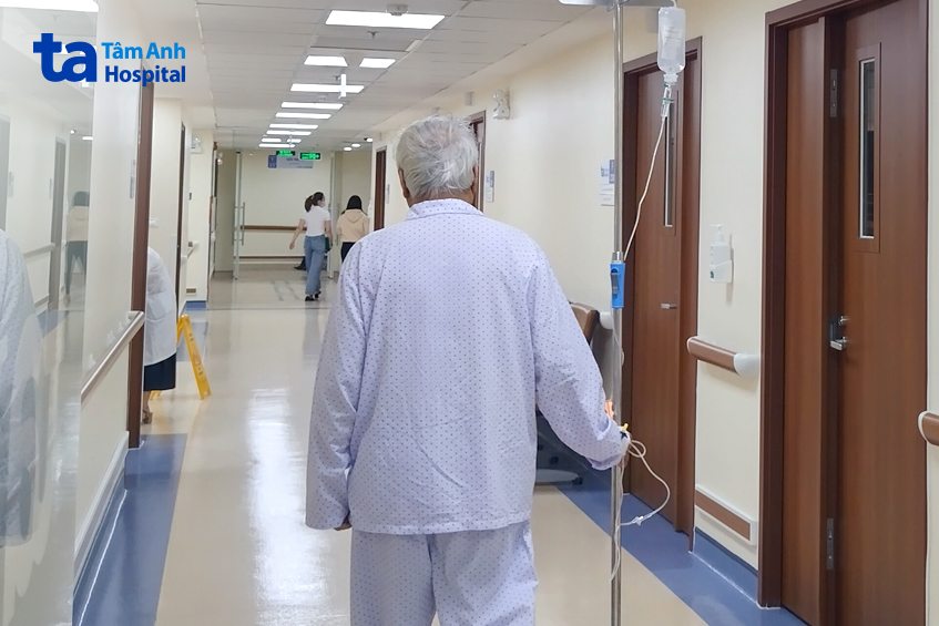 Nguy kịch vì bị nấc cụt kéo dài cả đêm- Ảnh 1.