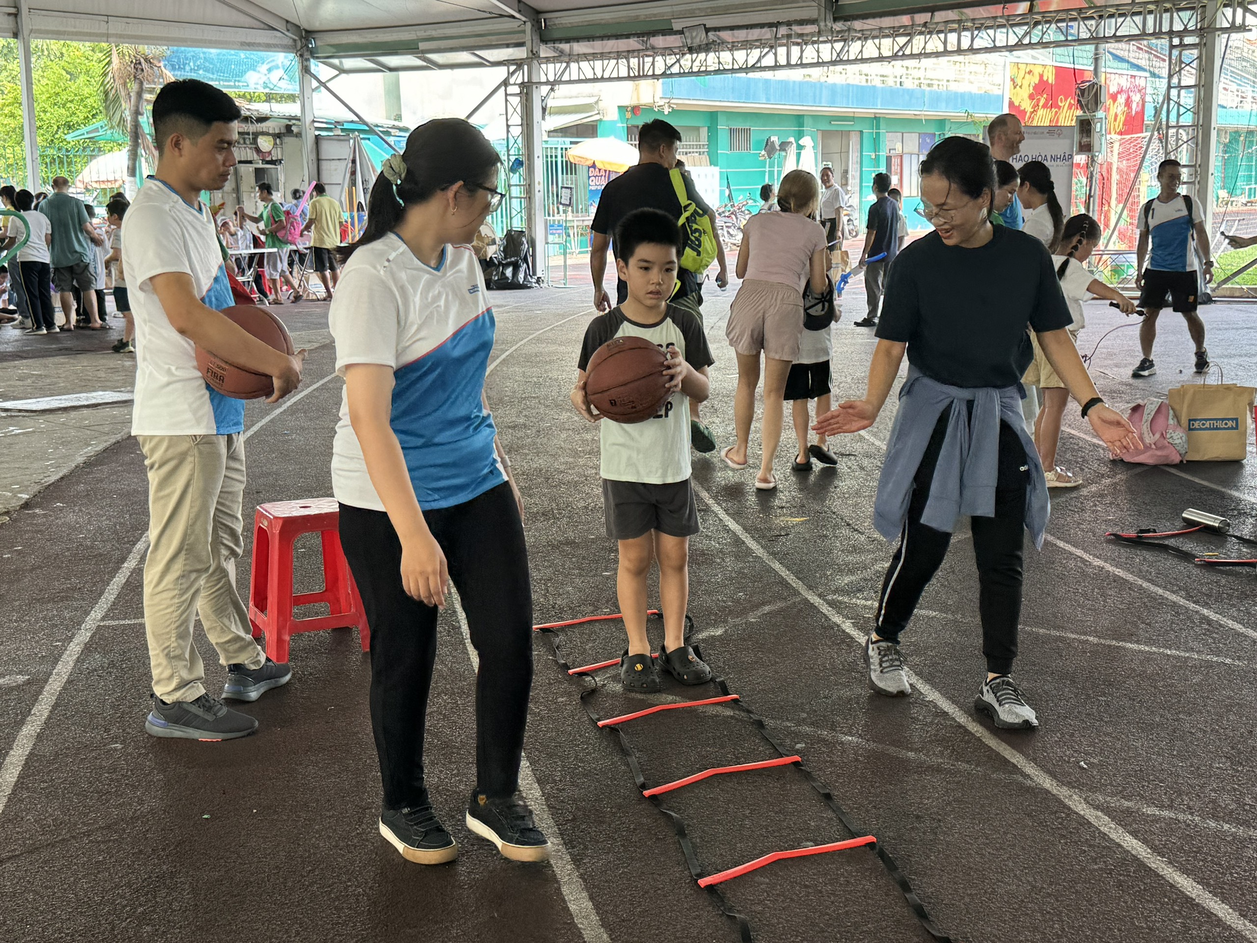 Ng&agrave;y hội thể thao h&ograve;a nhập cho trẻ đặc biệt- Ảnh 4.