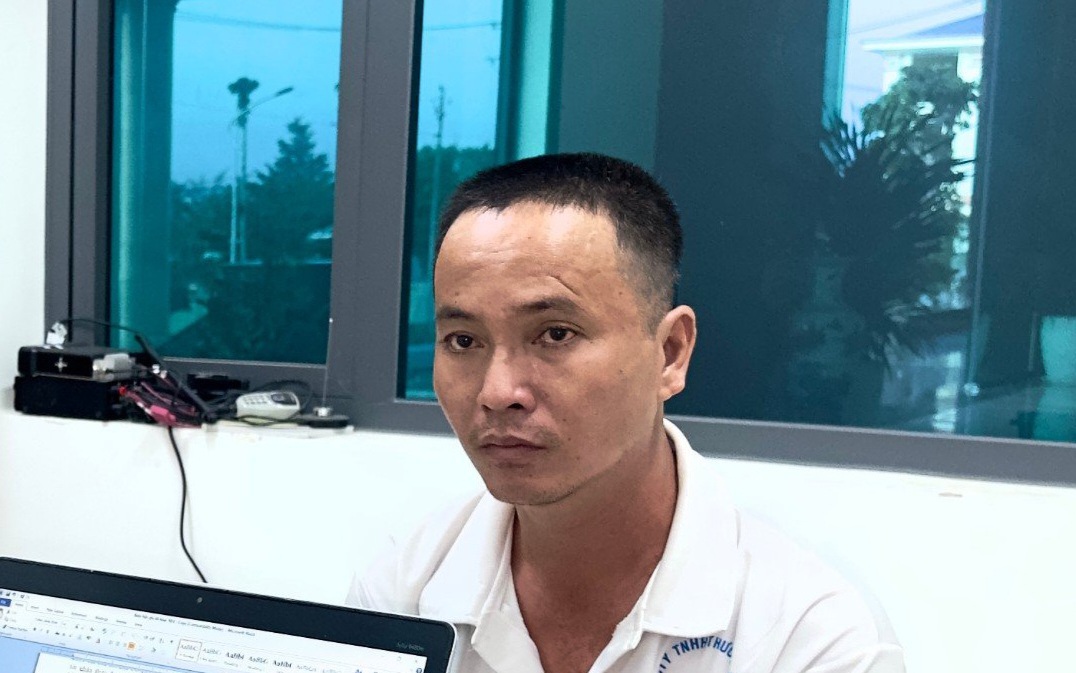 Truy tìm 5 đối tượng mua bán "thiên thạch", ném bột ớt rồi cướp 1,5 tỉ đồng - Ảnh 2.