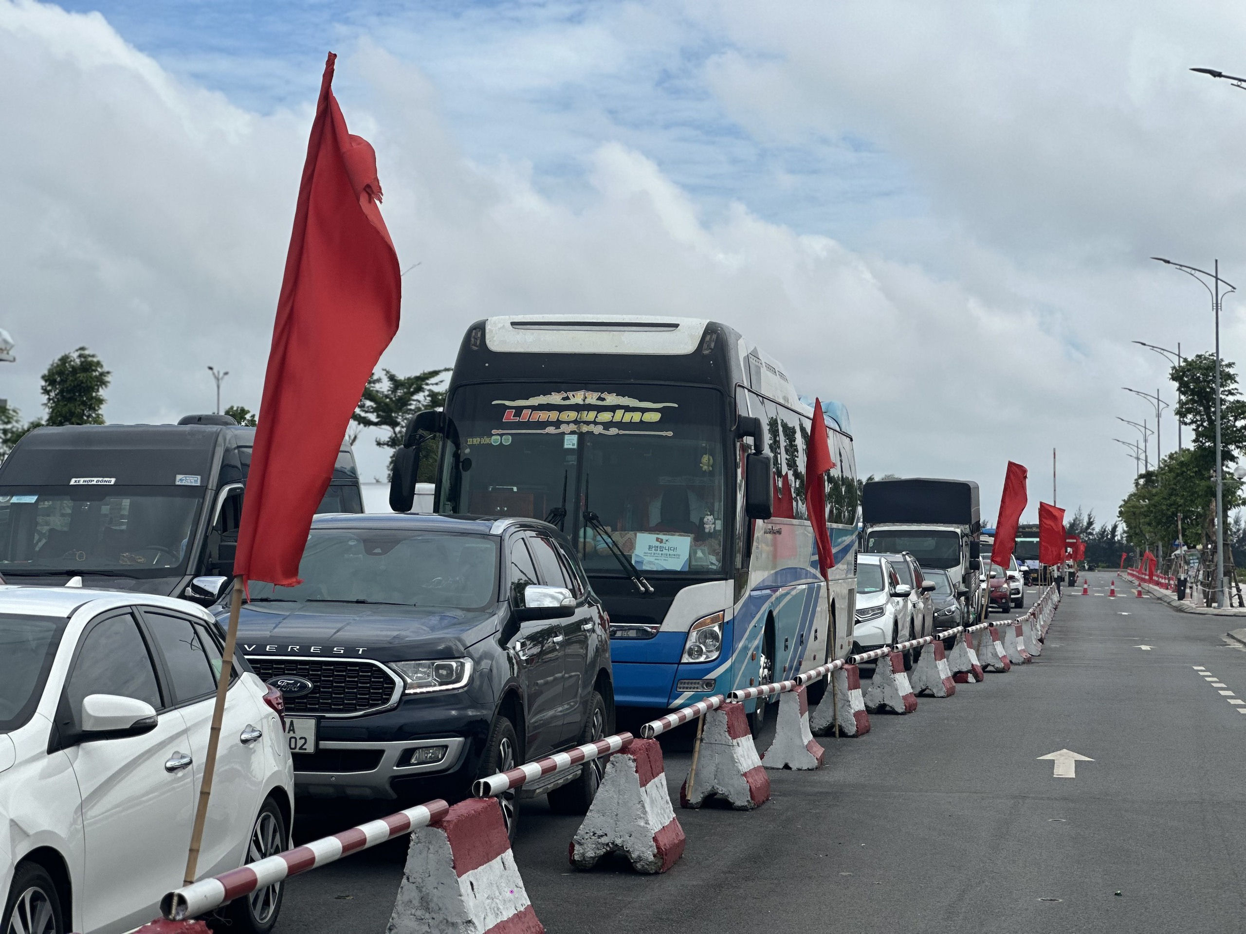 Phà ra đảo Cát Bà gặp sự cố, nước tràn vào khoang- Ảnh 3.