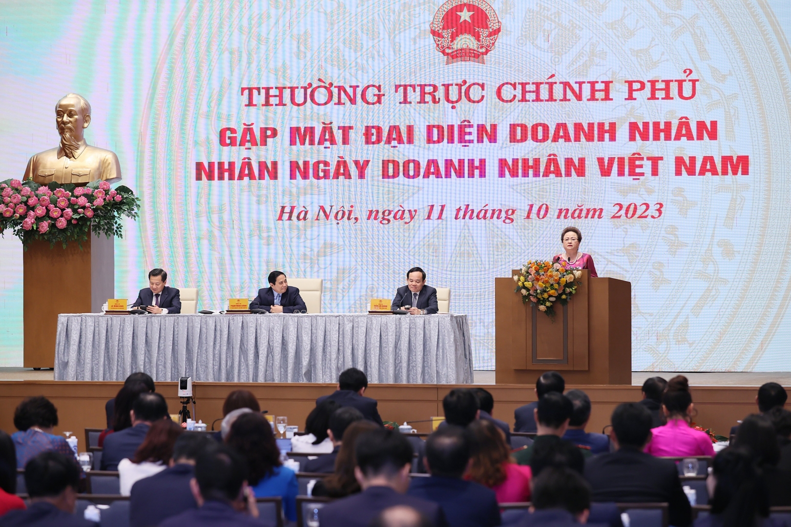 Madam Nguyễn Thị Nga c&ugrave;ng giới doanh nh&acirc;n gặp gỡ Thủ tướng nh&acirc;n Ng&agrave;y Doanh nh&acirc;n Việt Nam- Ảnh 1.