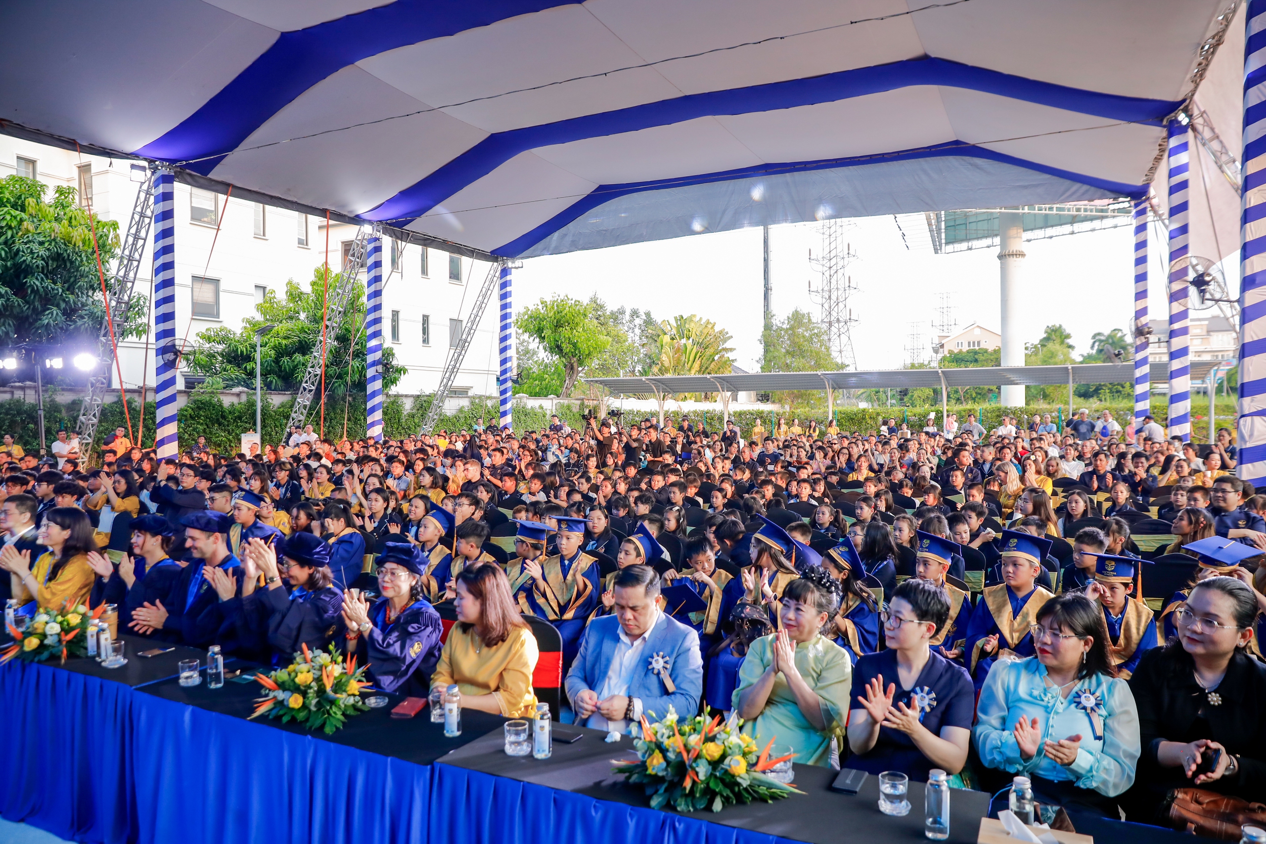 To&agrave;n cảnh lễ tổng kết năm học 2023-2024 của Victoria School