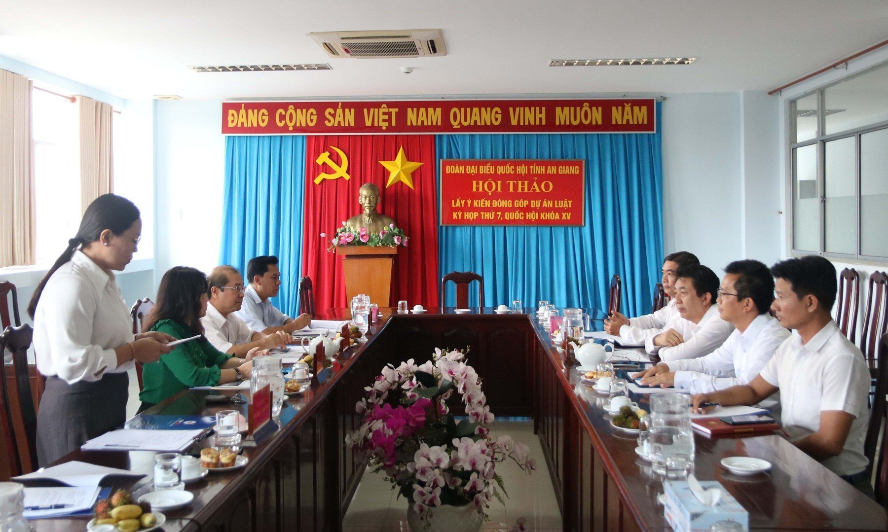 Trả lời &yacute; kiến cử tri ph&iacute;a Nam về gi&aacute; điện - Ảnh 2.
