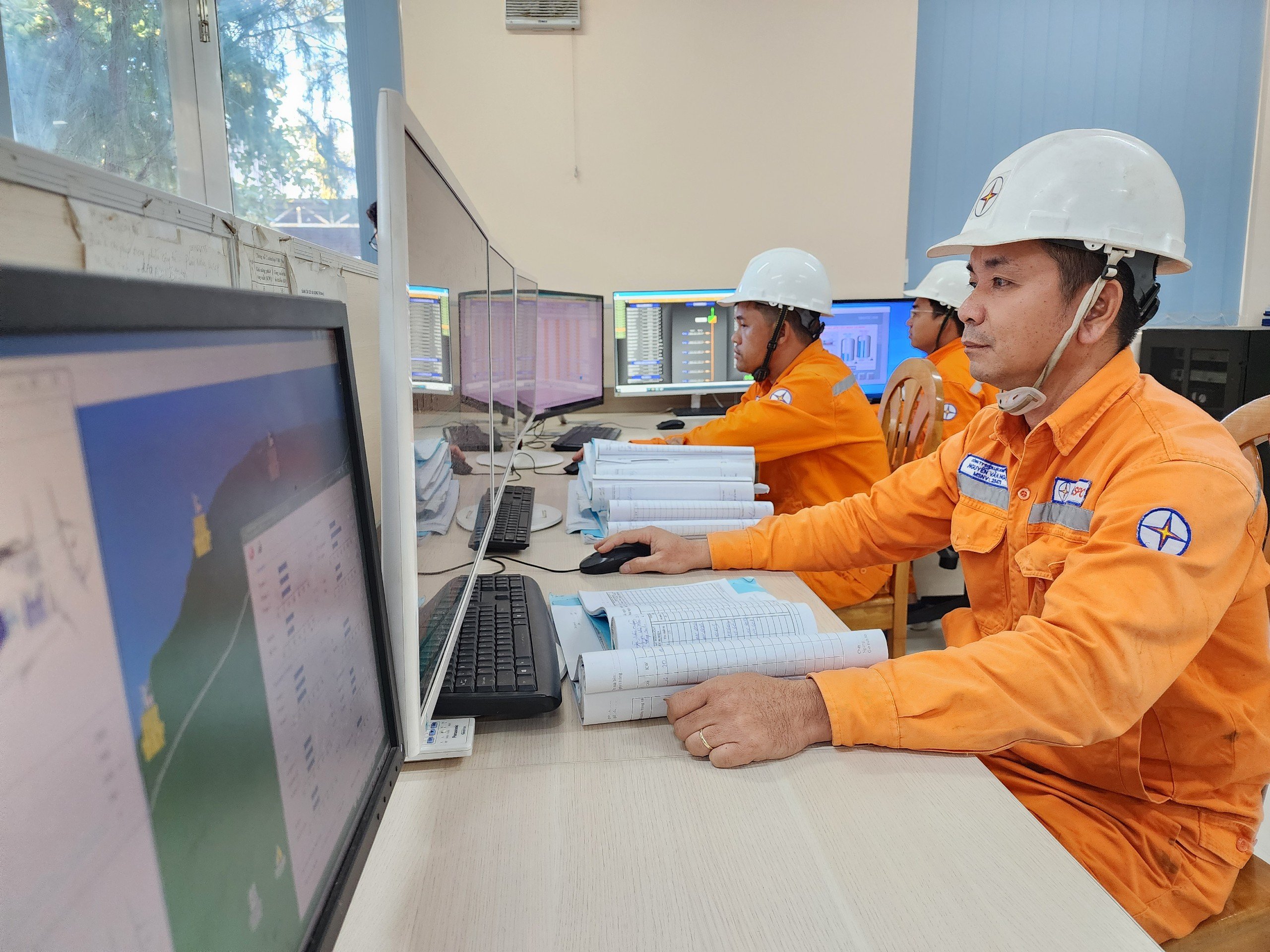 Trả lời &yacute; kiến cử tri ph&iacute;a Nam về gi&aacute; điện - Ảnh 4.