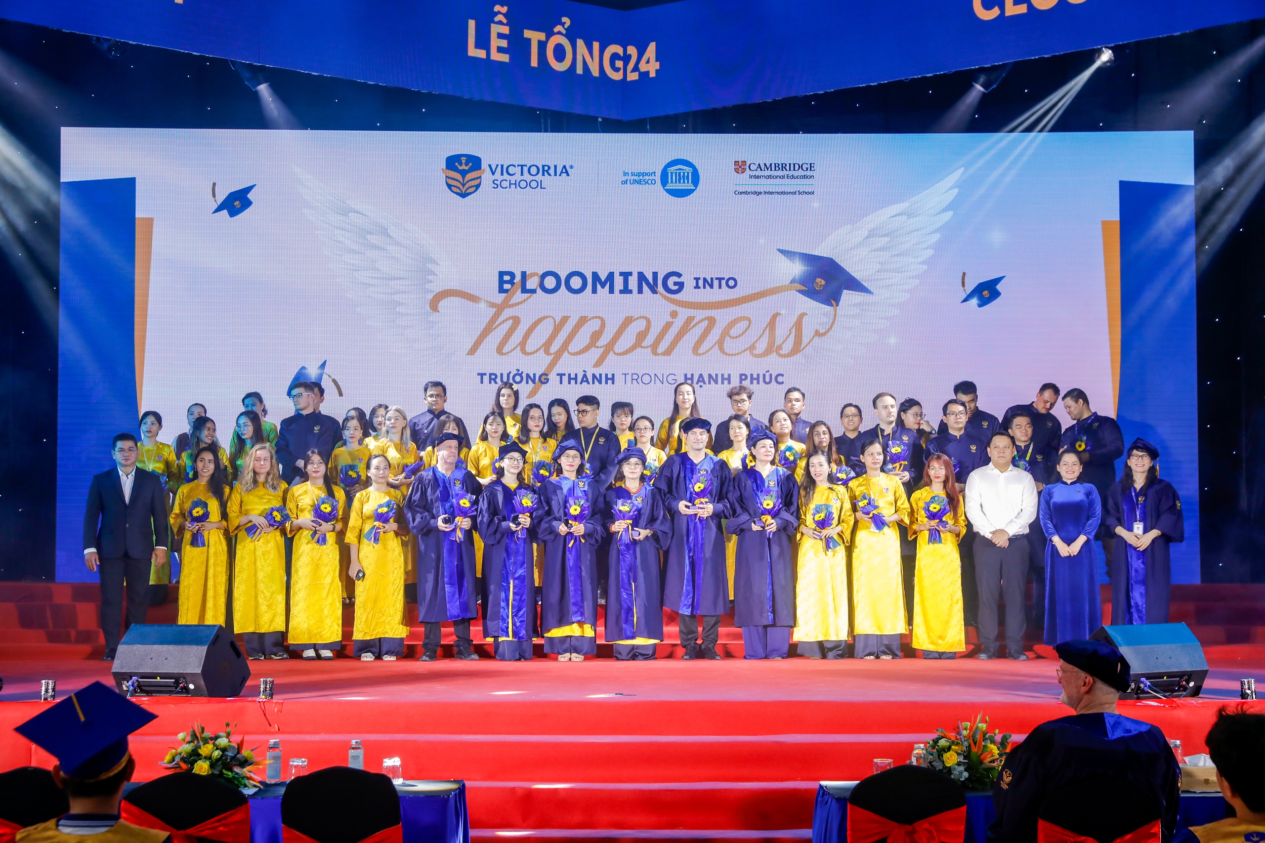 Victoria School tri &acirc;n c&aacute;c Gi&aacute;o vi&ecirc;n to&agrave;n cầu hạnh ph&uacute;c v&igrave; những đ&oacute;ng g&oacute;p của thầy c&ocirc; trong năm học qua