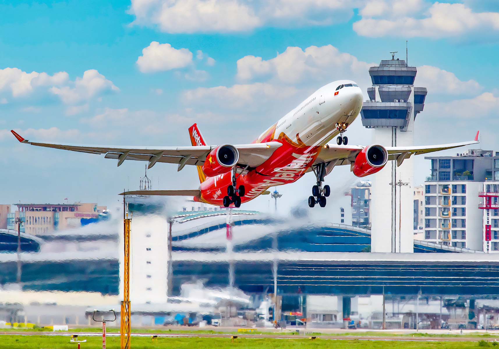 Vietjet thường xuy&ecirc;n mở b&aacute;n v&eacute; 0 đồng tr&ecirc;n khắp mạng bay
