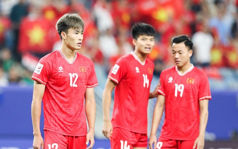 Chờ m&agrave;n ra mắt của HLV Kim Sang-sik