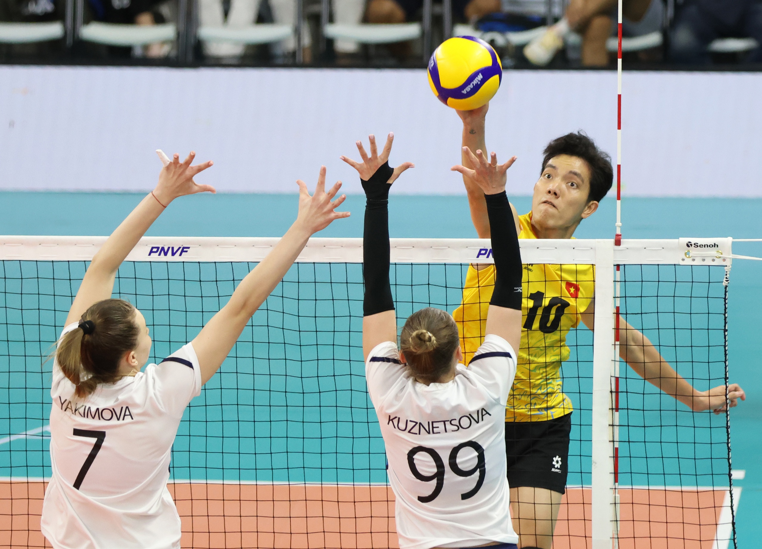 Đ&aacute;nh bại Kazakhstan, tuyển nữ Việt Nam bảo vệ ng&ocirc;i hậu AVC Challenge Cup- Ảnh 5.