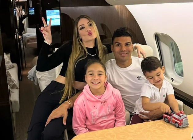 Ng&ocirc;i sao tiền vệ Casemiro sắp bị Man United thanh l&yacute; gi&aacute; rẻ- Ảnh 4.