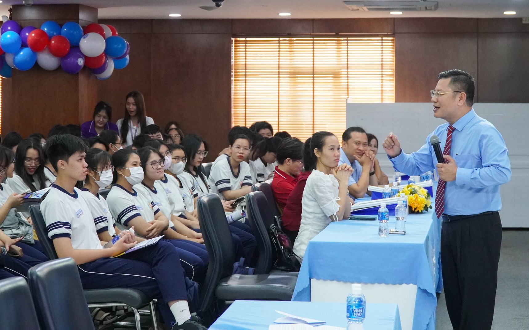 Trường ĐH Luật TP HCM “chơi lớn”, trao học bổng hơn 12 tỉ đồng cho sinh viên