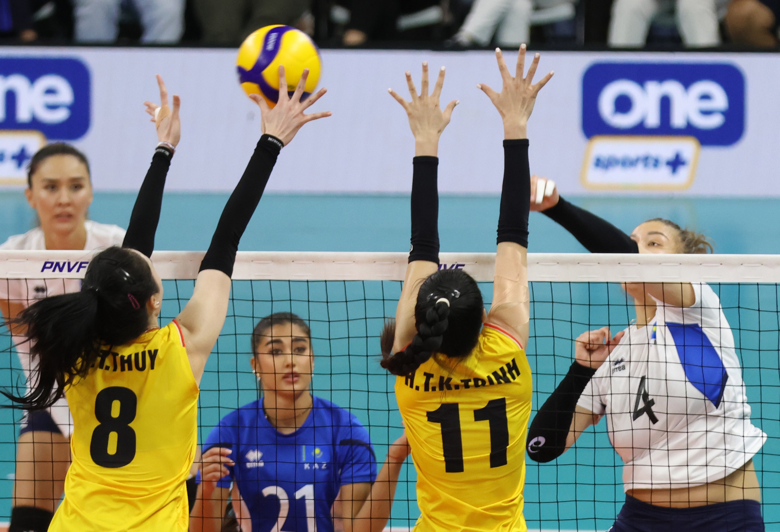 Đ&aacute;nh bại Kazakhstan, tuyển nữ Việt Nam bảo vệ ng&ocirc;i hậu AVC Challenge Cup- Ảnh 4.