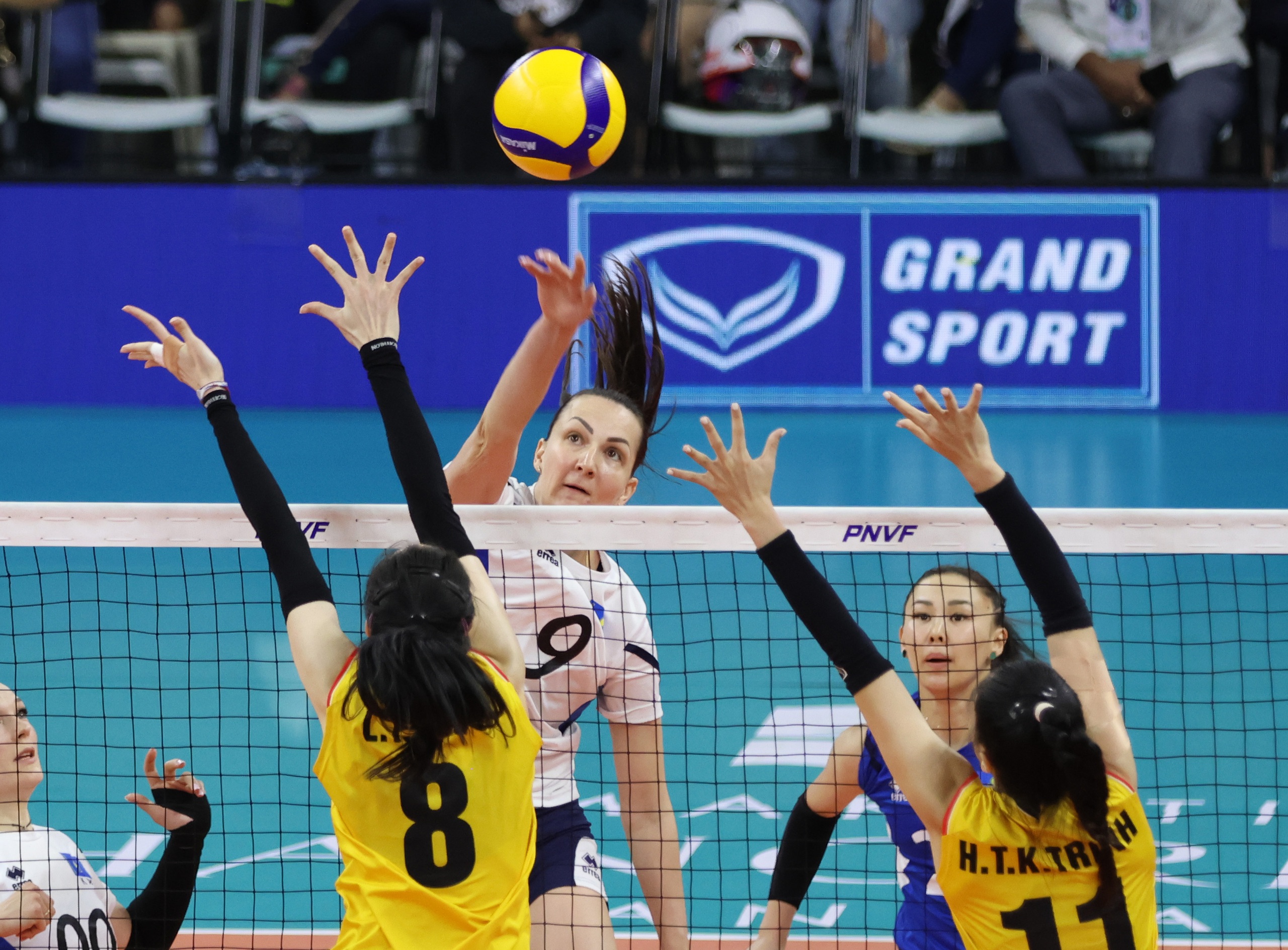 Đ&aacute;nh bại Kazakhstan, tuyển nữ Việt Nam bảo vệ ng&ocirc;i hậu AVC Challenge Cup- Ảnh 1.