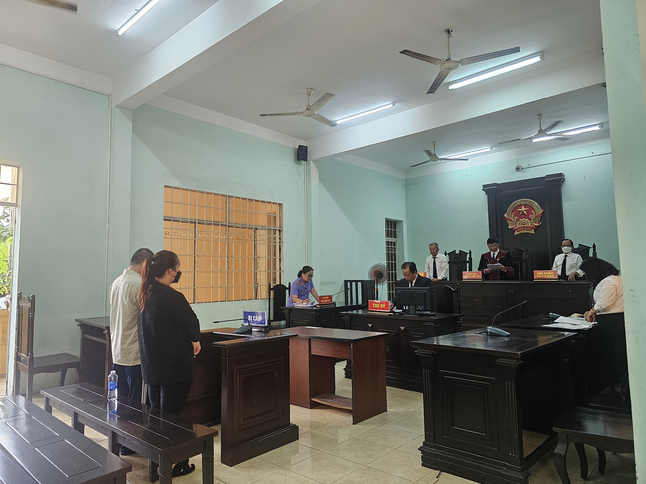 Ngã ngũ vụ án nghi ép bé 3 tuổi hút ma túy ở TP HCM- Ảnh 1.