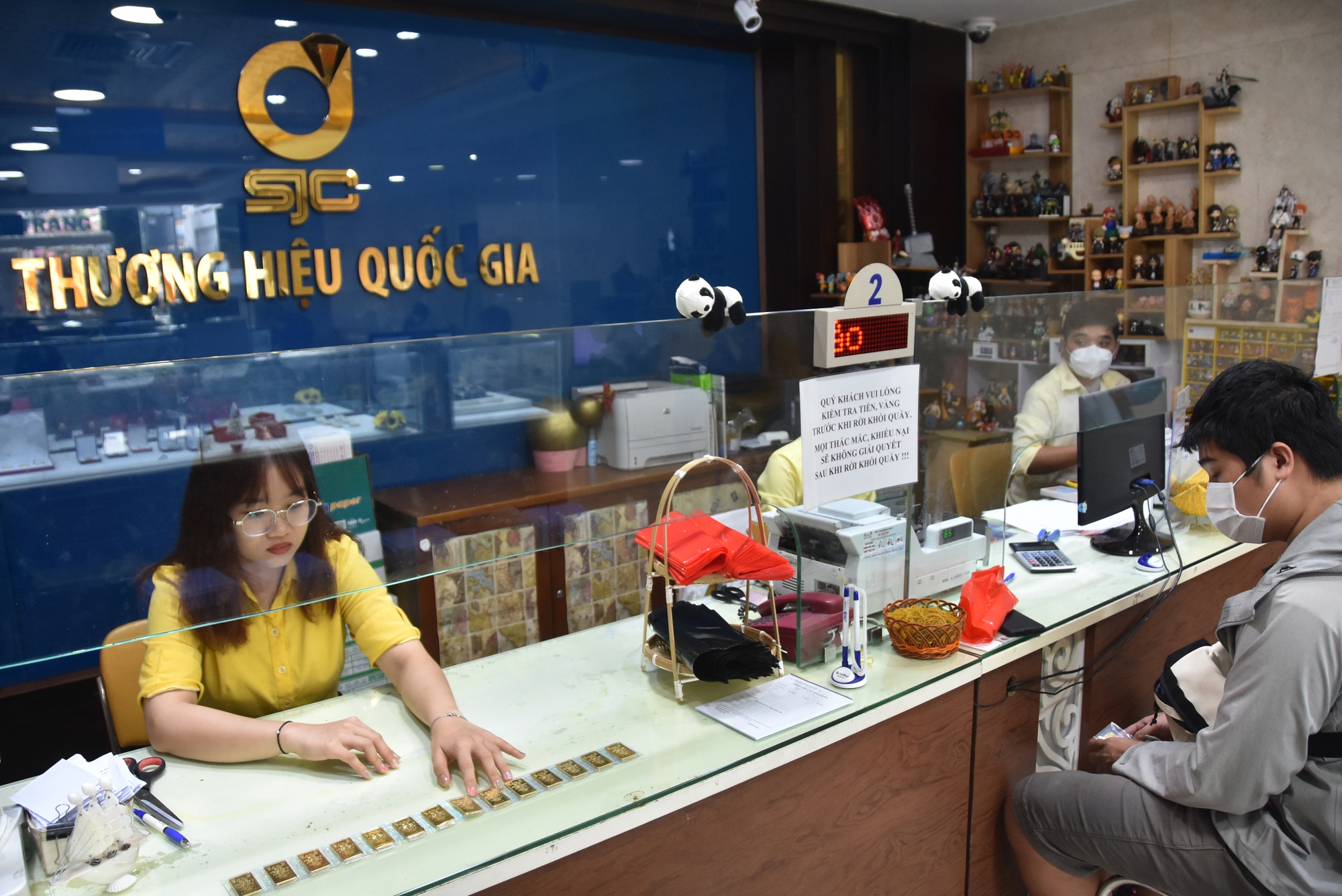Để c&aacute;c phi&ecirc;n đấu thầu v&agrave;ng hấp dẫn hơn- Ảnh 1.