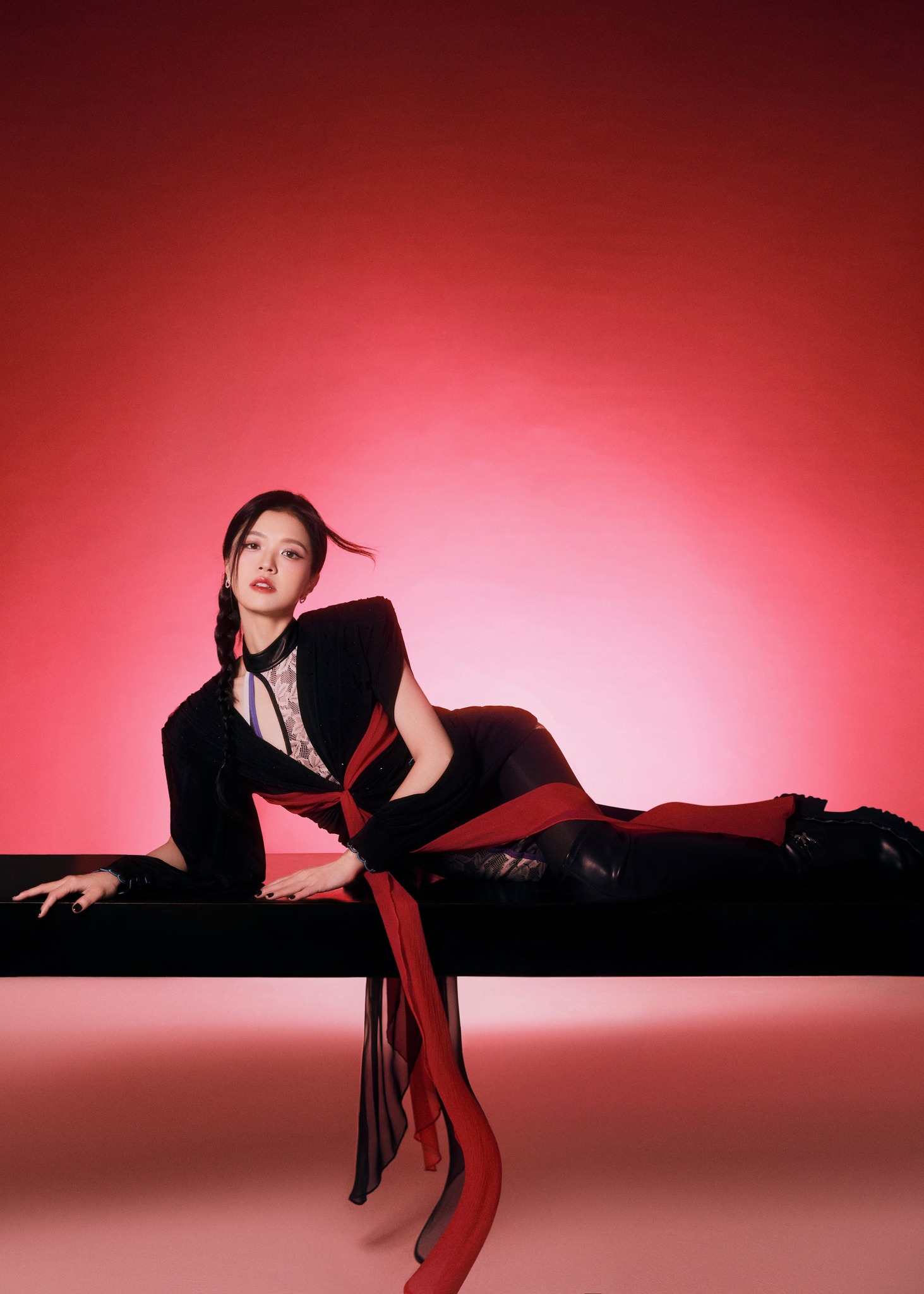 Suni Hạ Linh thu hút trong