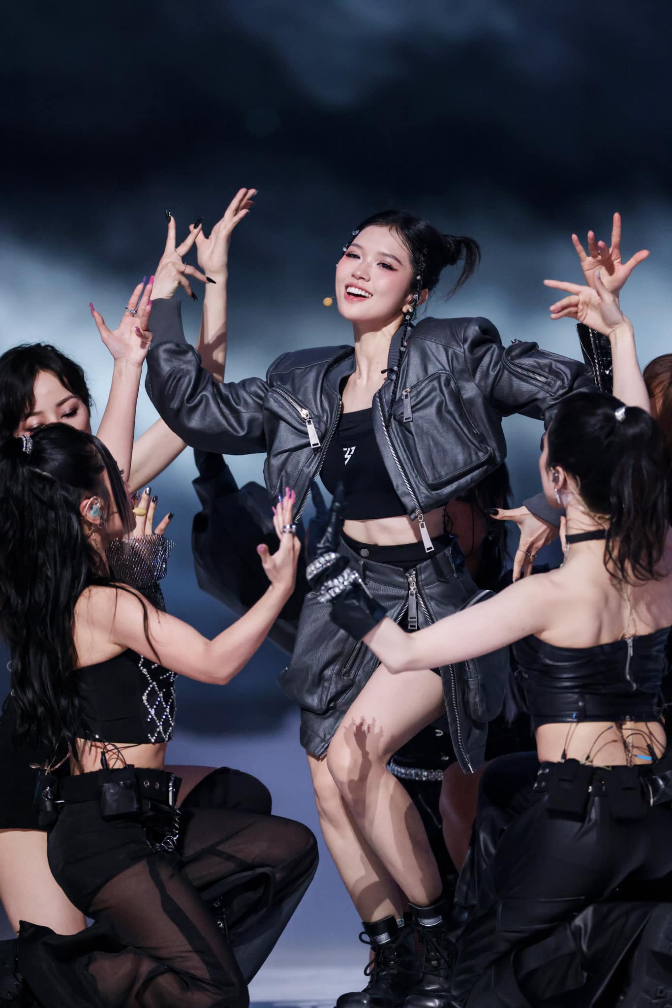 Suni Hạ Linh thu hút trong
