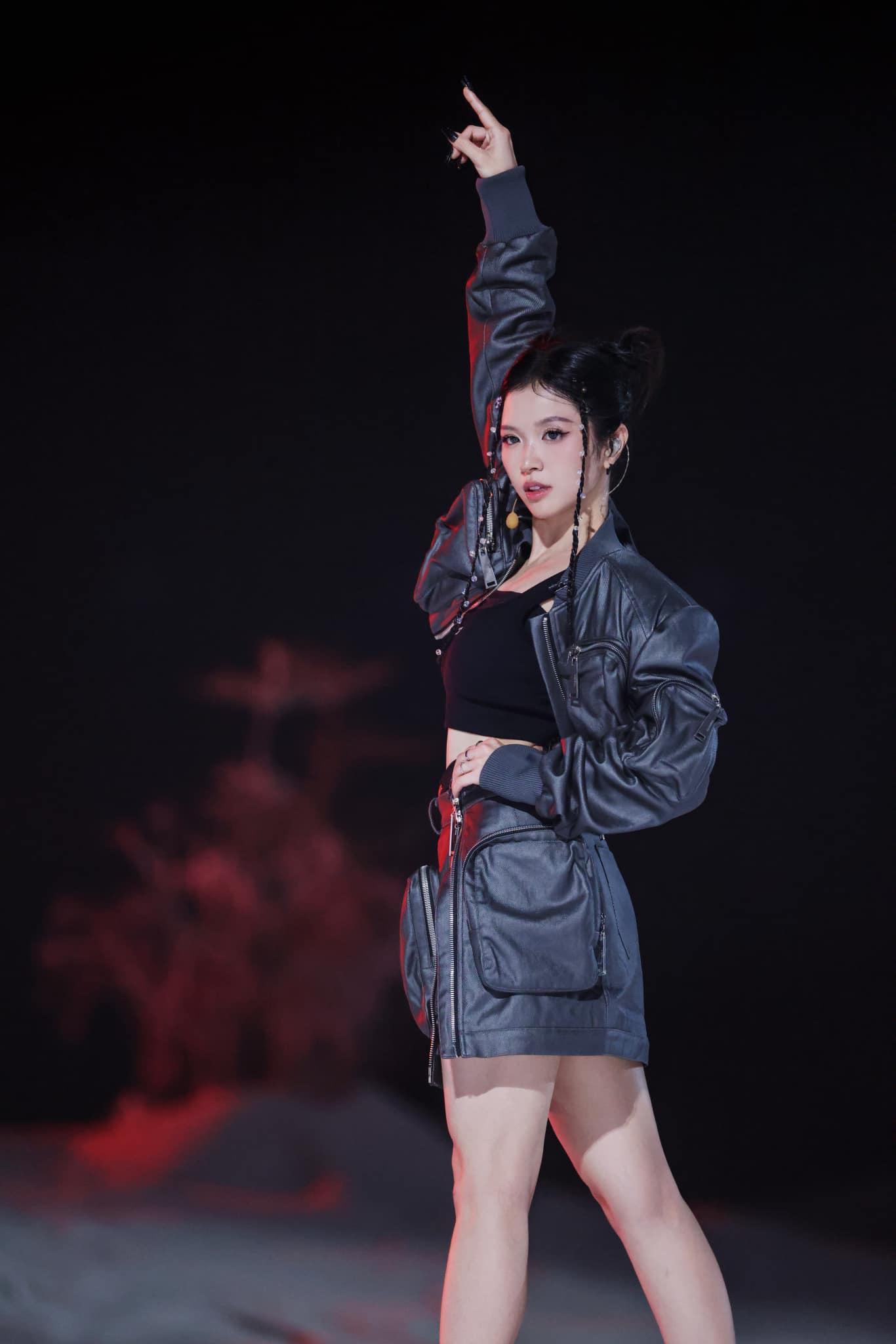Suni Hạ Linh thu hút trong