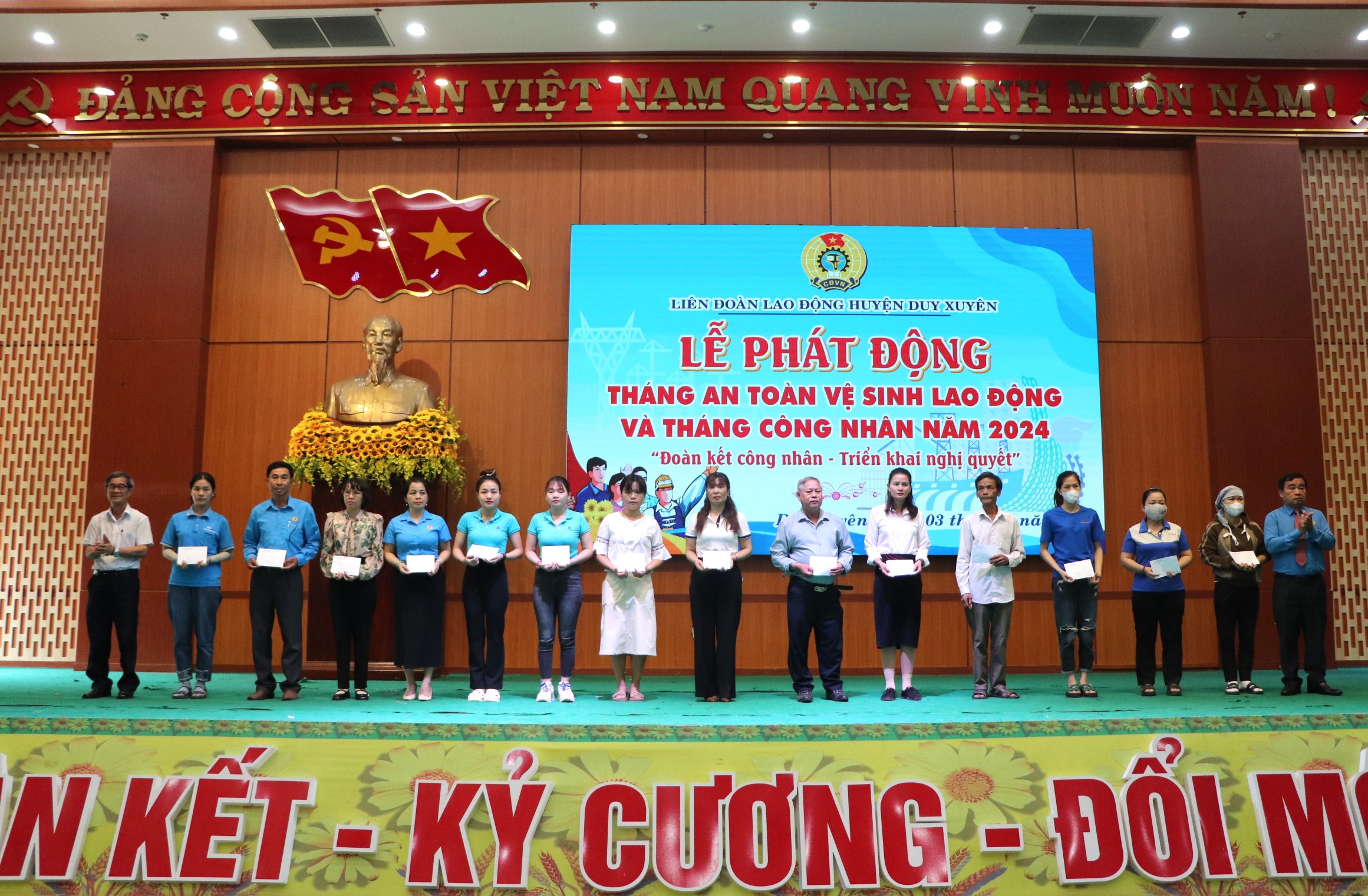 71 suất qu&agrave; hỗ trợ đo&agrave;n vi&ecirc;n, c&ocirc;ng nh&acirc;n kh&oacute; khăn tại Duy Xuy&ecirc;n- Ảnh 2.