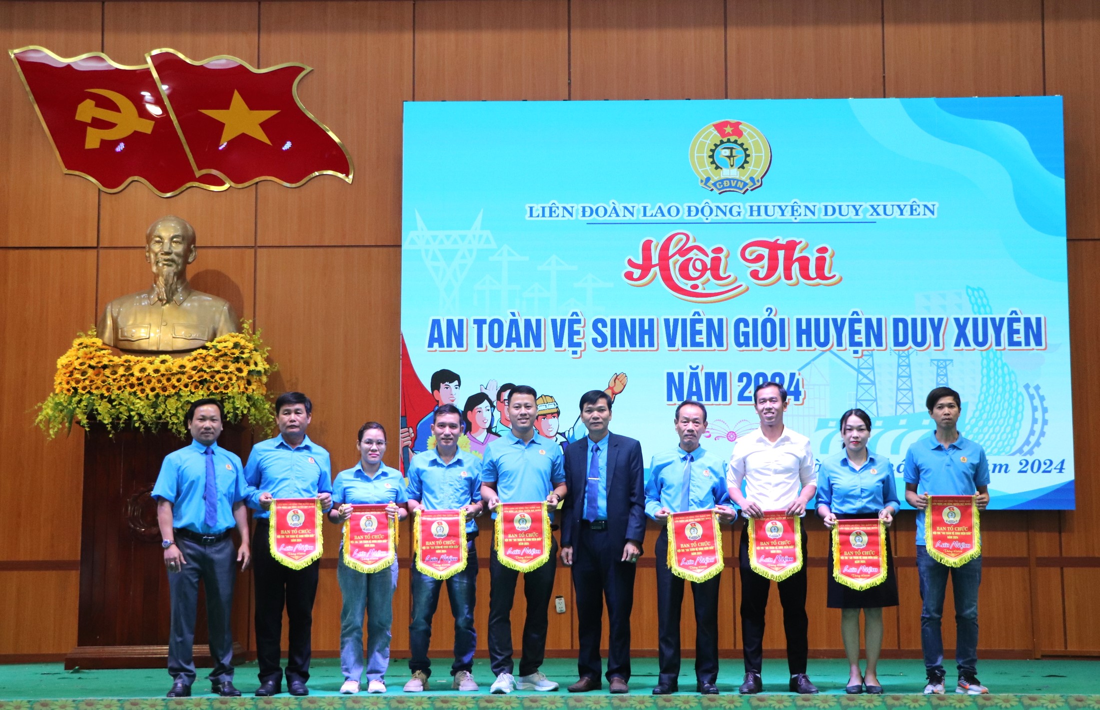 71 suất qu&agrave; hỗ trợ đo&agrave;n vi&ecirc;n, c&ocirc;ng nh&acirc;n kh&oacute; khăn tại Duy Xuy&ecirc;n- Ảnh 8.
