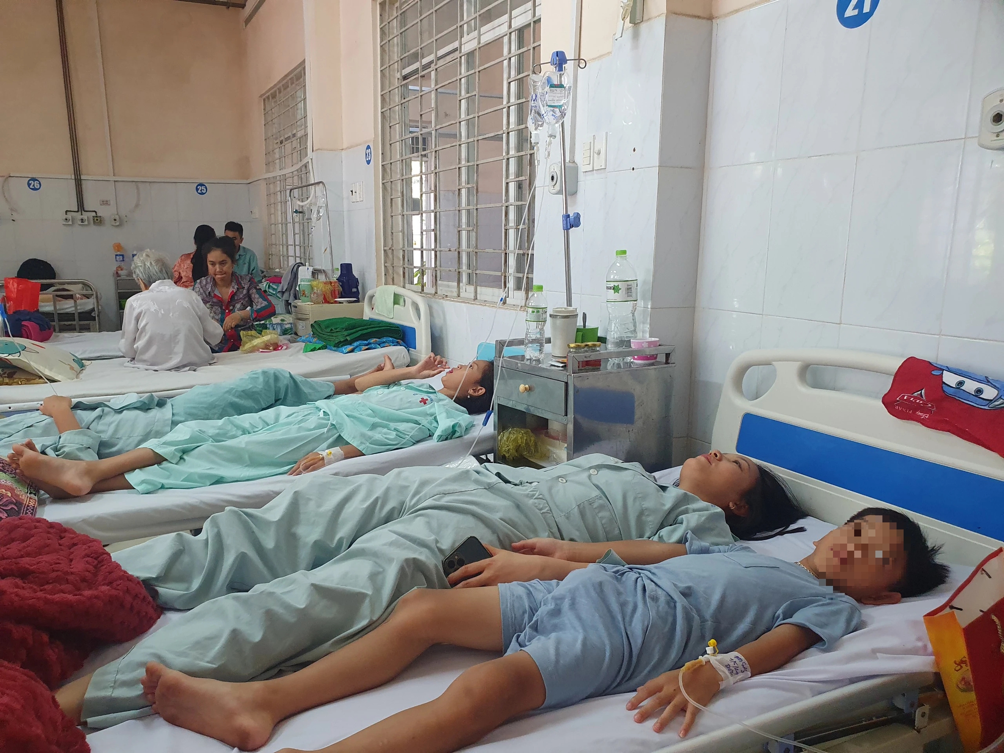 Số người ngộ độc bánh mì tại Đồng Nai tăng lên 469 trường hợp, 5 ca nặng- Ảnh 1.