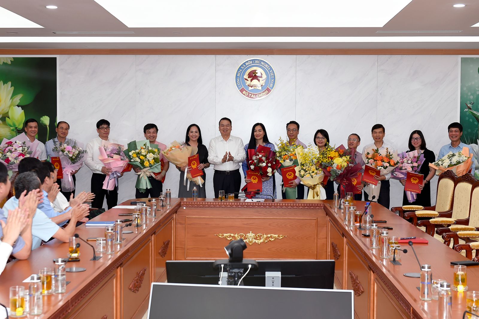 Bộ T&agrave;i ch&iacute;nh điều động, bổ nhiệm 12 l&atilde;nh đạo Cục, Vụ- Ảnh 1.