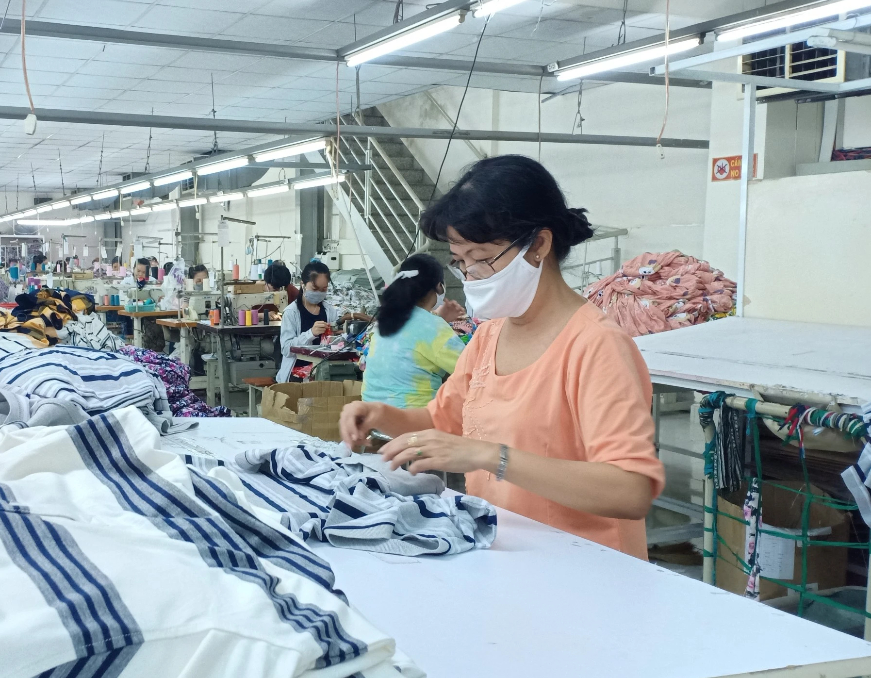 Người lao động mong được hưởng chế độ BHXH trong trường hợp chăm s&oacute;c cha mẹ đau yếu, nhập viện- Ảnh 1.
