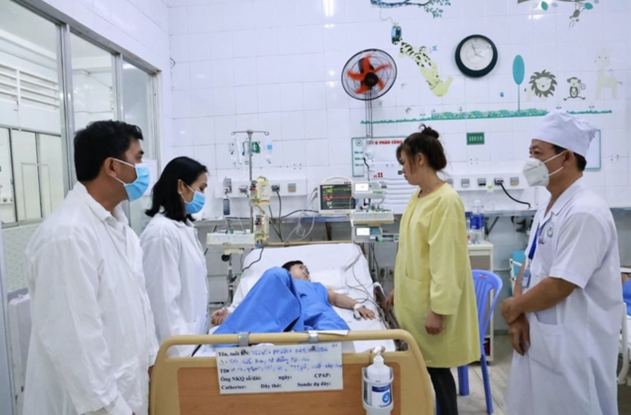 Bộ Y tế: Đ&igrave;nh chỉ cơ sở b&aacute;nh mỳ nghi g&acirc;y ngộ độc ở Đồng Nai- Ảnh 1.