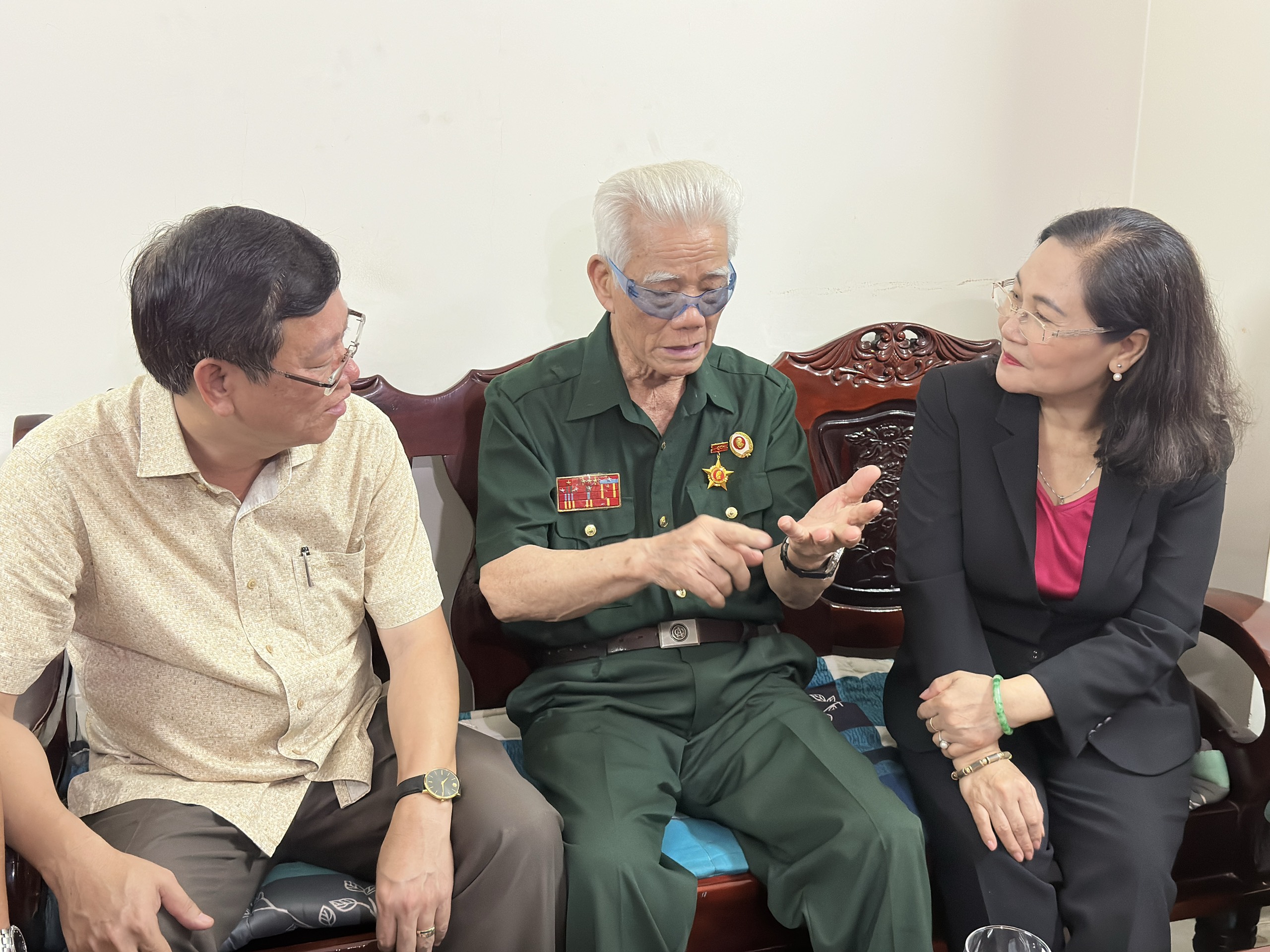 L&atilde;nh đạo TP HCM thăm chiến sĩ Điện Bi&ecirc;n Phủ- Ảnh 2.