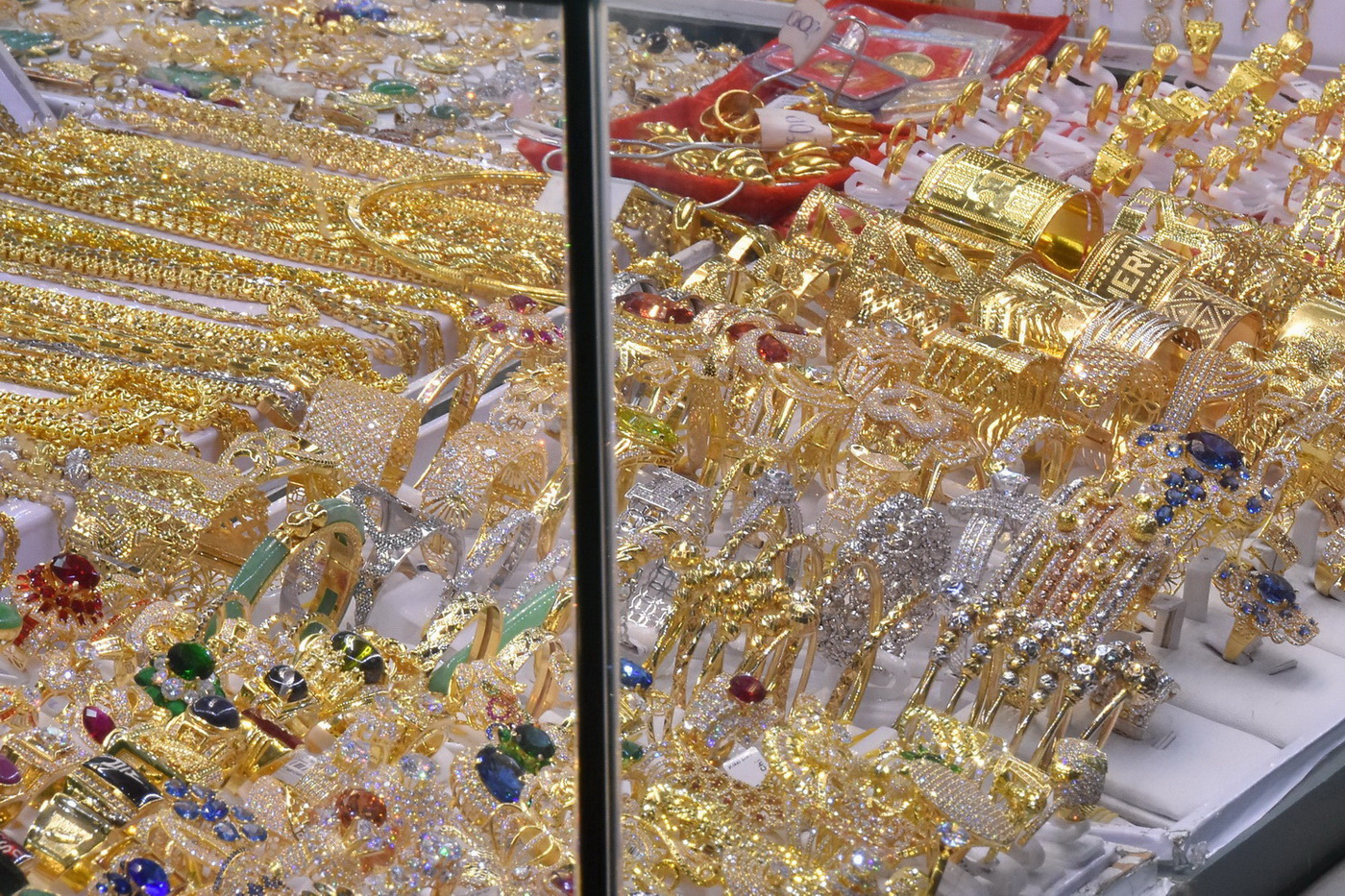 Giá vàng nhẫn 24K tiếp tục giảm mạnh- Ảnh 1.