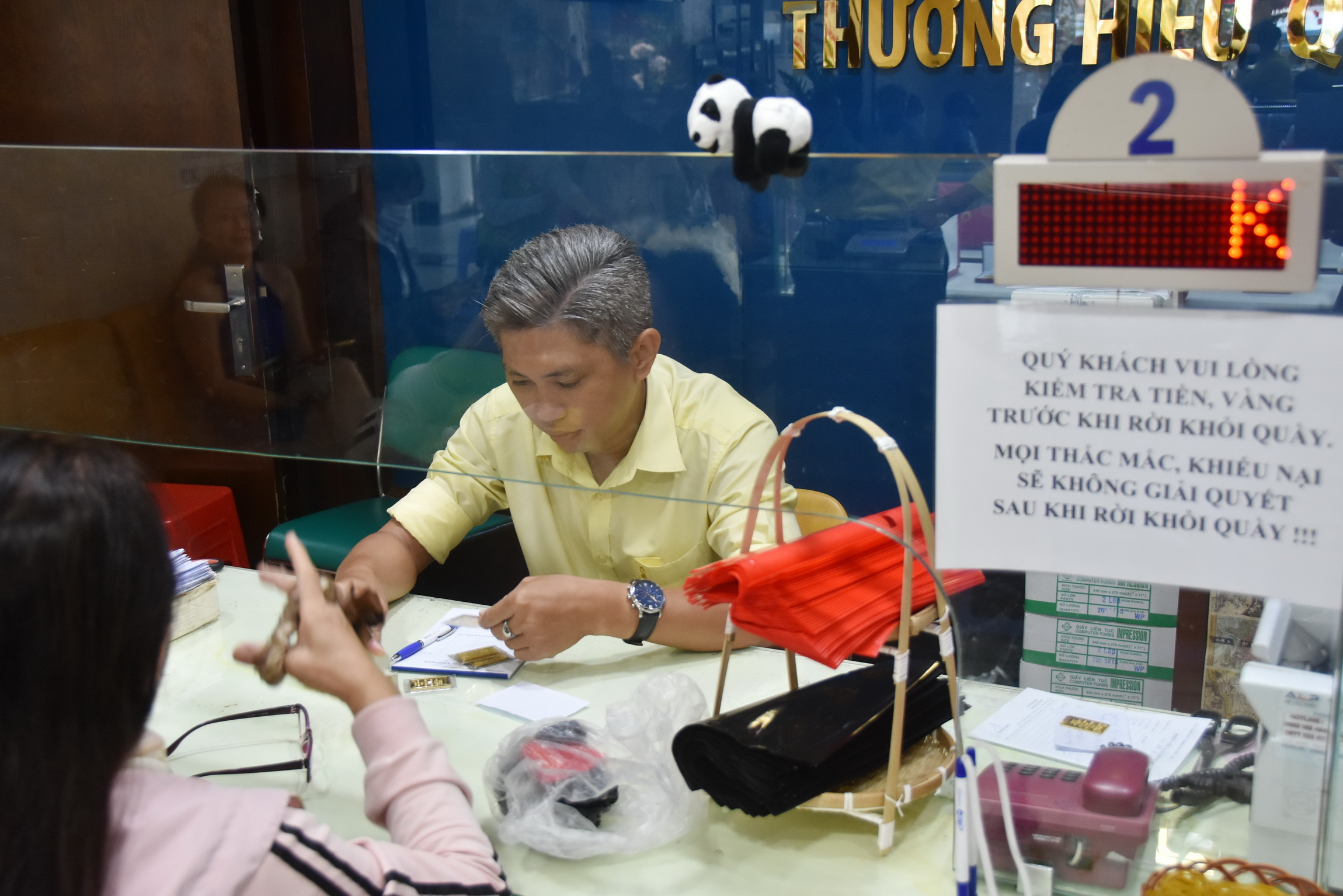 Gi&aacute; v&agrave;ng h&ocirc;m nay, 4-5: Bật tăng khi đồng USD giảm gi&aacute;- Ảnh 1.