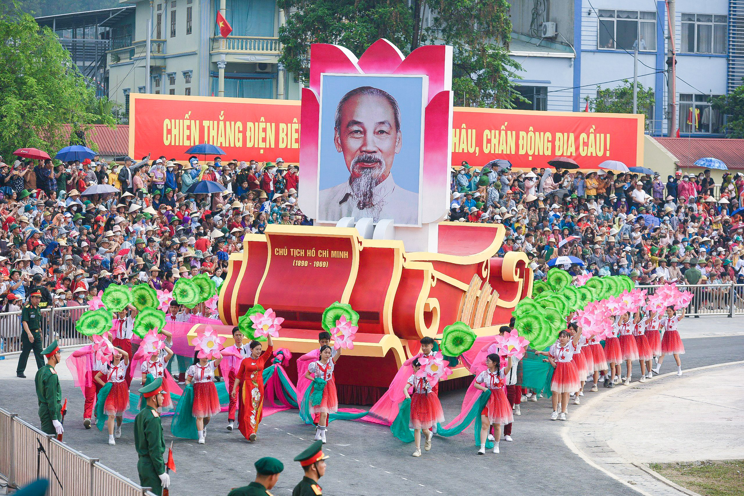 Sơ duyệt Lễ kỷ niệm 70 năm Chiến thắng Điện Biên Phủ- Ảnh 4.