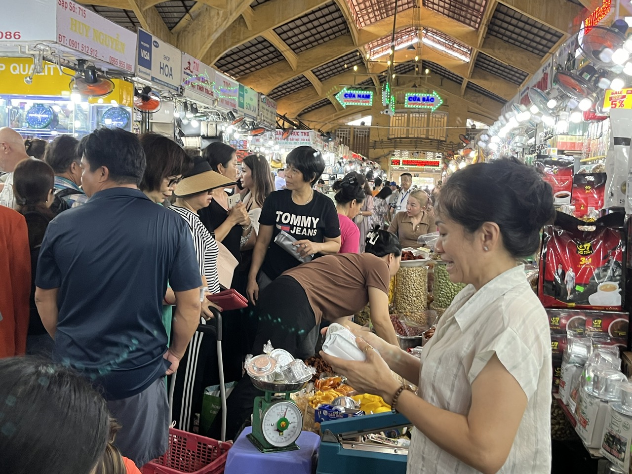 TP HCM đ&atilde; c&oacute; kế hoạch hỗ trợ tiểu thương chợ truyền thống b&aacute;n h&agrave;ng trực tuyến- Ảnh 1.