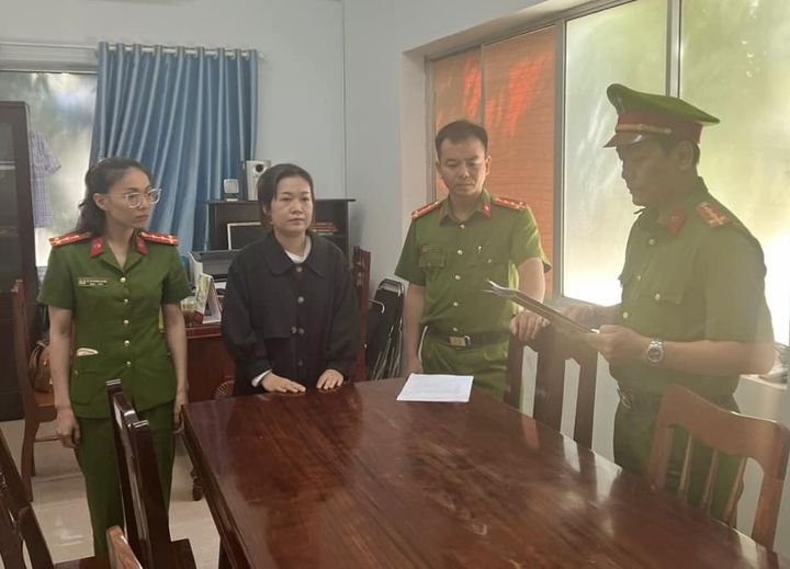 Bắt nữ gi&aacute;m đốc c&ocirc;ng ty chuyển ph&aacute;t nhanh lừa đảo hơn 10 tỉ đồng- Ảnh 1.