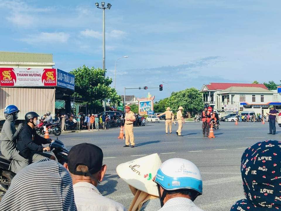 UBND tỉnh Quảng Nam đề nghị kh&ocirc;ng tập trung đ&ocirc;ng người khi "sư" Th&iacute;ch Minh Tuệ đi qua- Ảnh 3.