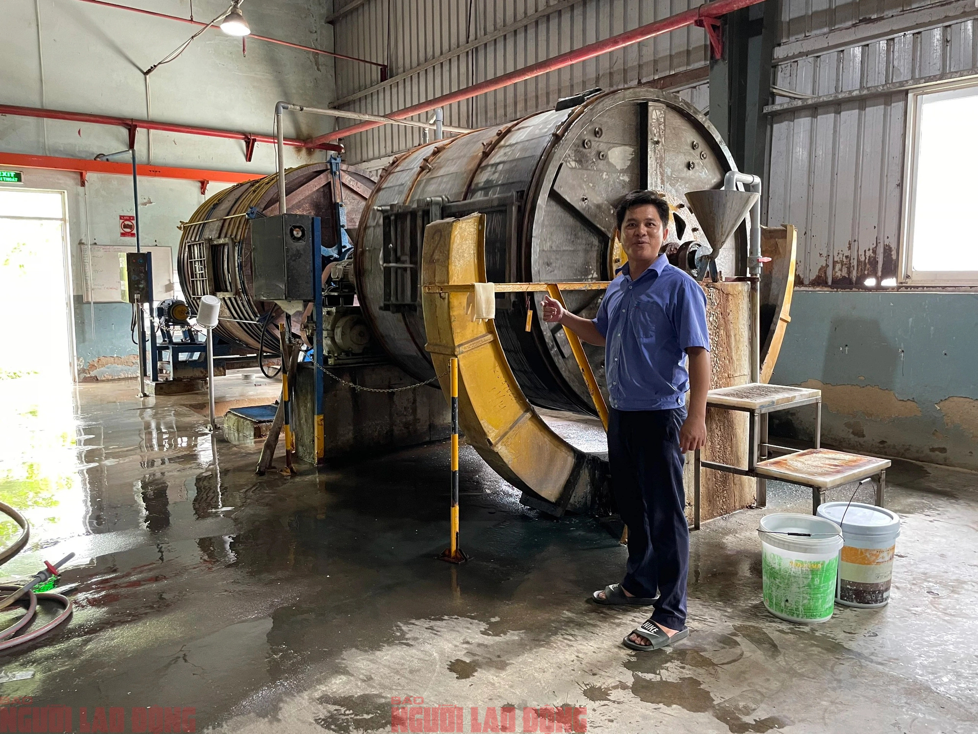 Cận cảnh quy trình thuộc da đà điểu - cá sấu ở nhà máy lớn nhất Việt Nam- Ảnh 1.