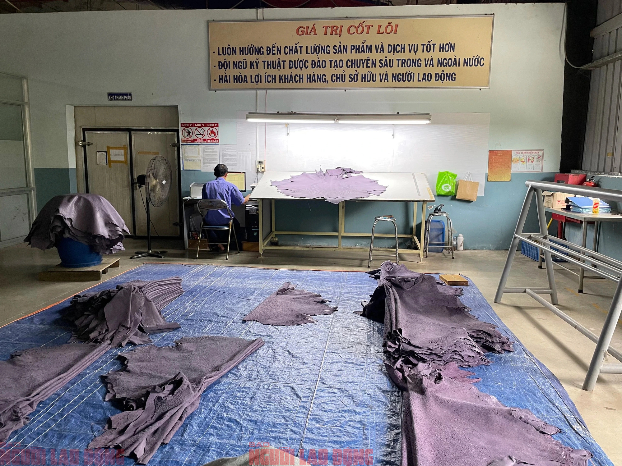 Cận cảnh quy trình thuộc da đà điểu - cá sấu ở nhà máy lớn nhất Việt Nam- Ảnh 11.