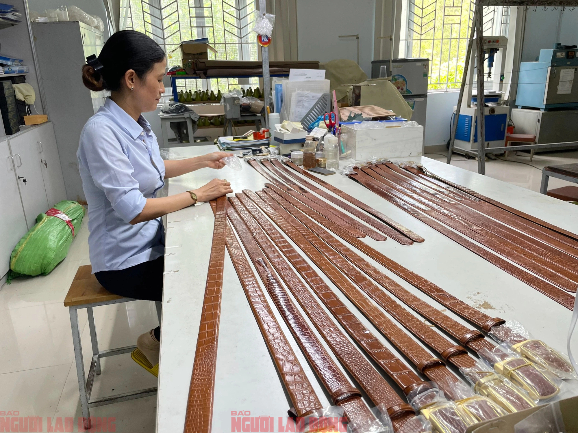 Cận cảnh quy trình thuộc da đà điểu - cá sấu ở nhà máy lớn nhất Việt Nam- Ảnh 19.