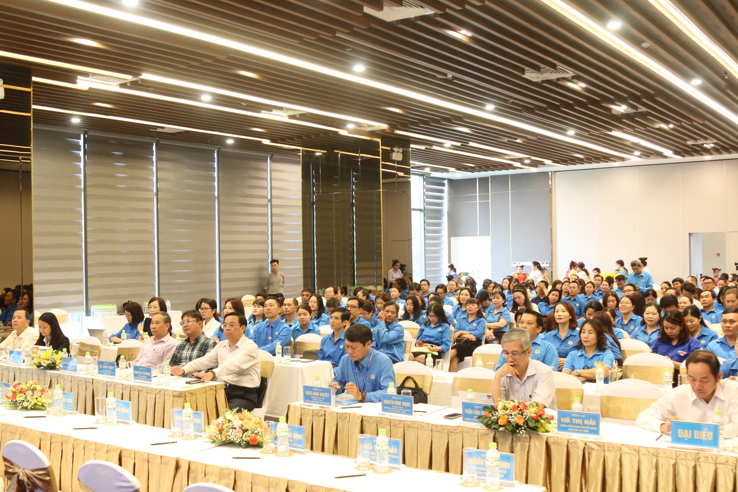 Chủ tịch TP Nha Trang đối thoại với đoàn viên, người lao động- Ảnh 1.