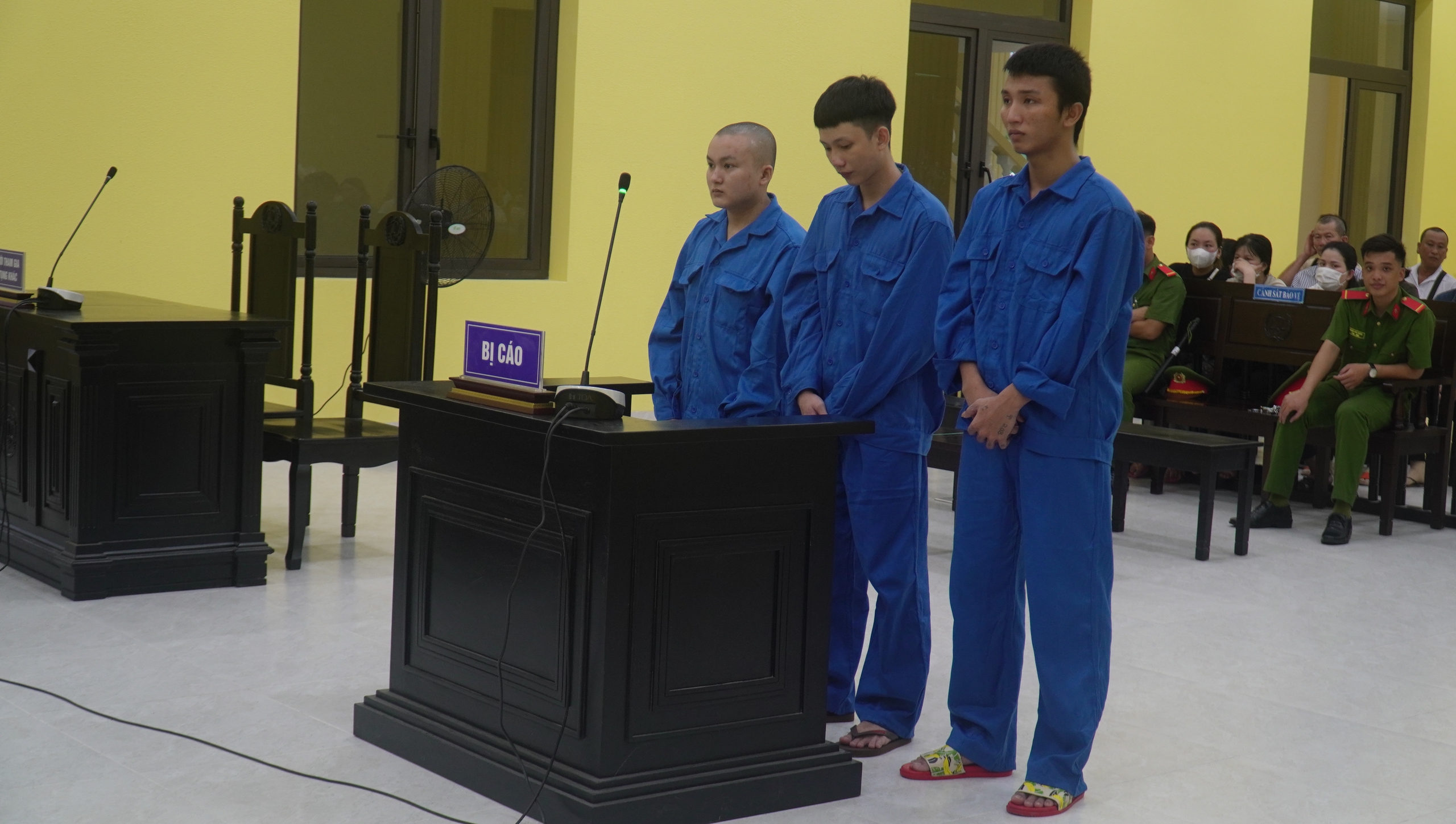 Giết người yêu cũ của bạn gái sau khi nhắn tin