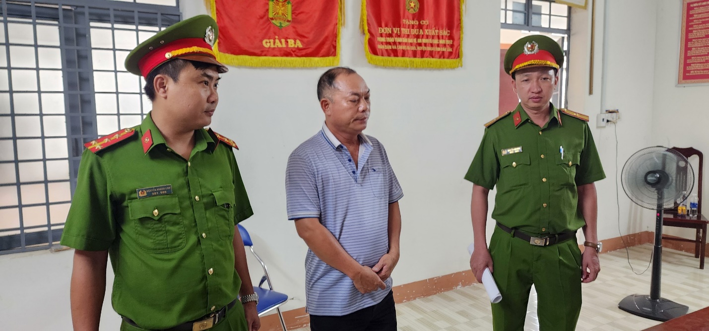 Video: Bắt &ldquo;đại gia&rdquo; gỗ ở Đắk Lắk- Ảnh 4.