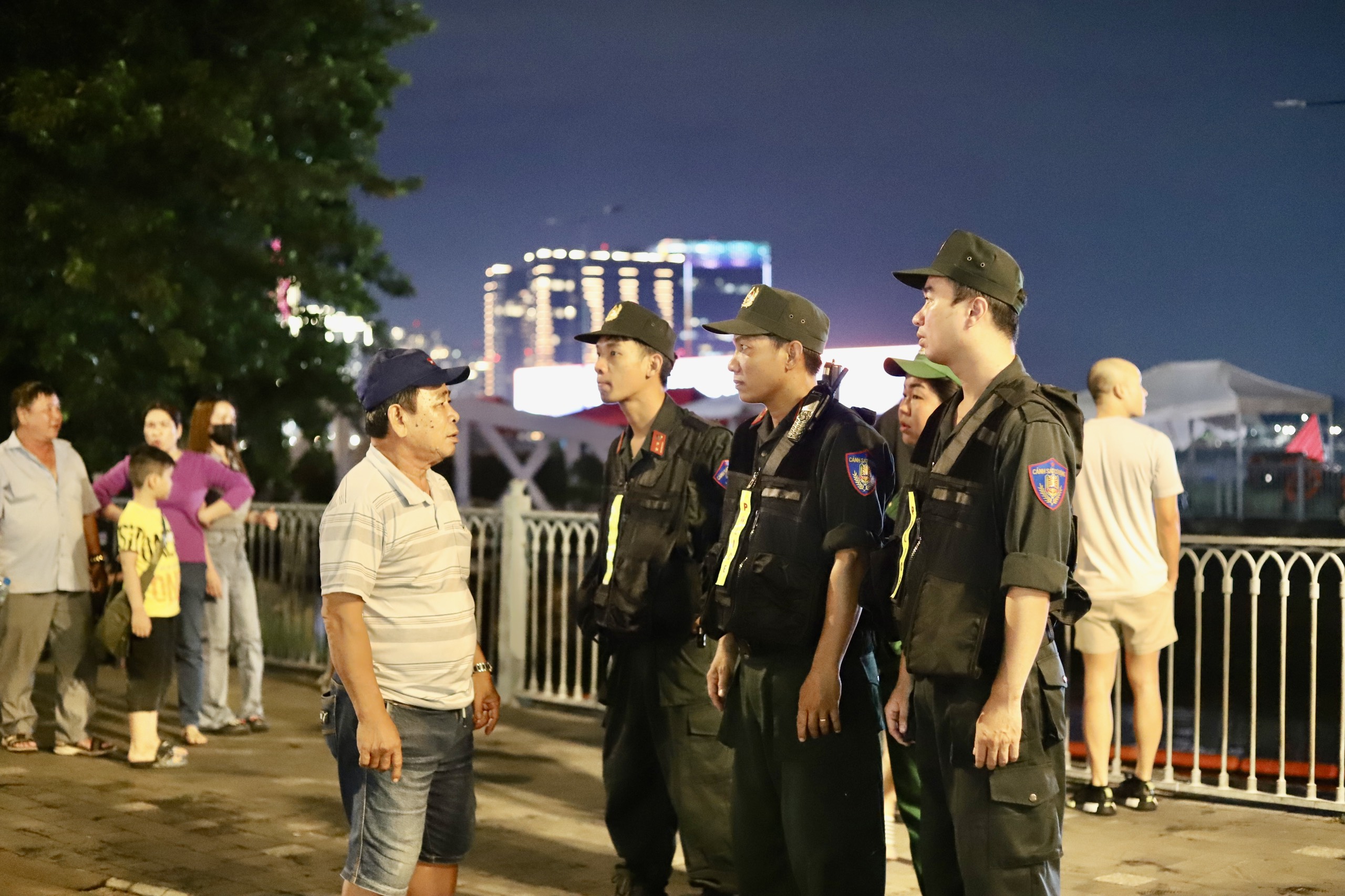 Người d&acirc;n đổ về Lễ hội s&ocirc;ng nước TP HCM- Ảnh 5.