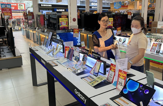 C&aacute;c cửa h&agrave;ng điện m&aacute;y ng&agrave;y c&agrave;ng vắng kh&aacute;ch