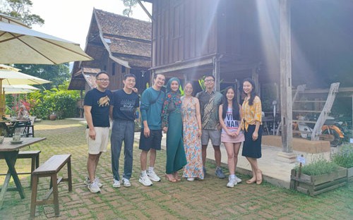 Đắm mình trong đa ngôn ngữ