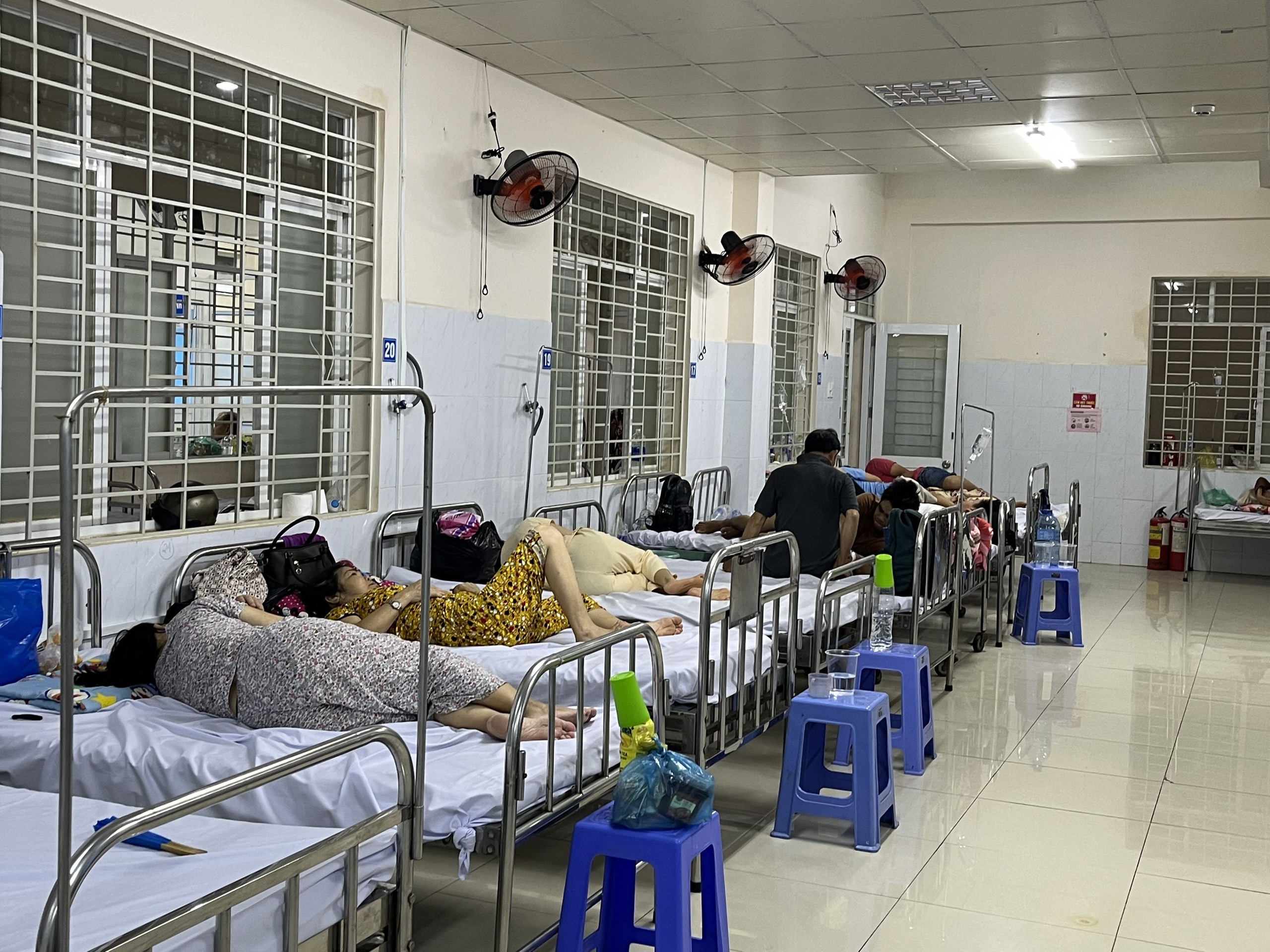 Hơn 500 người ngộ độc ở Đồng Nai: Chủ tiệm bánh mì nói gì?- Ảnh 3.