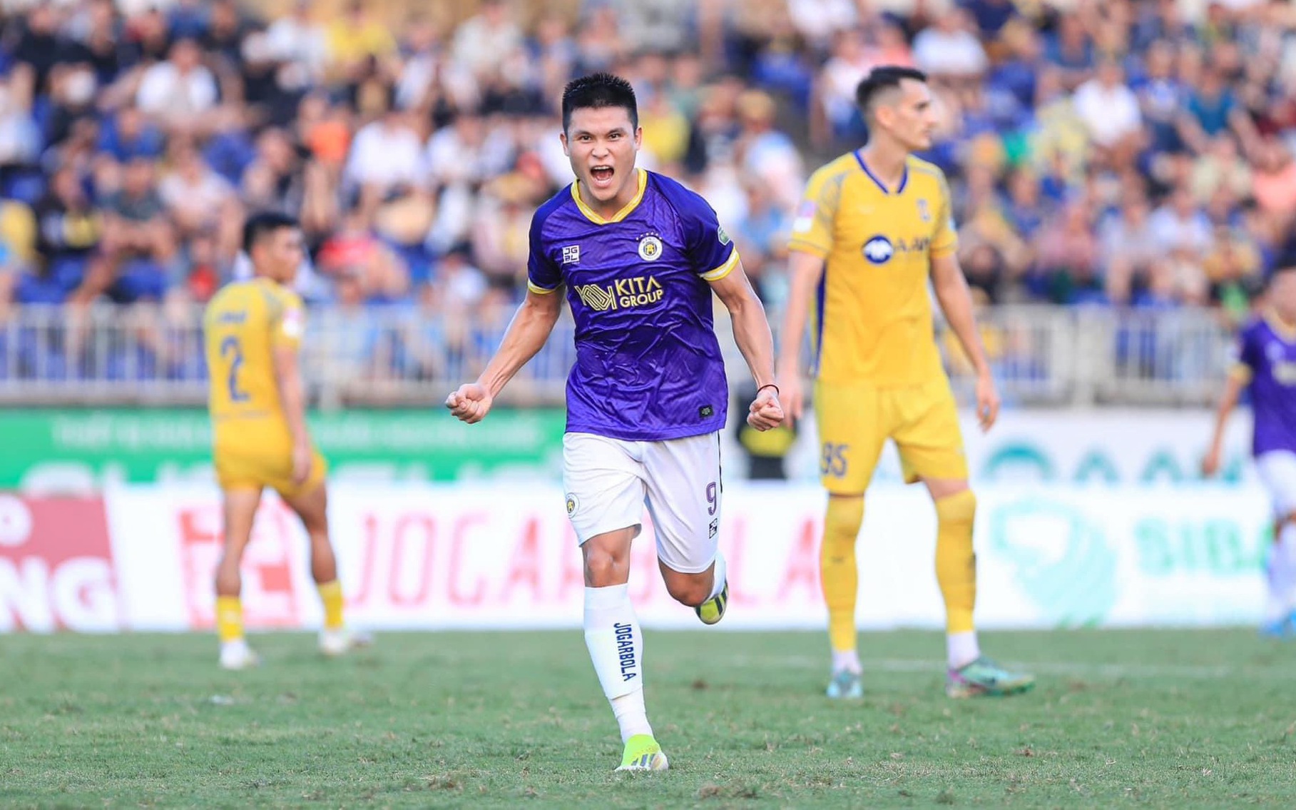 Tuấn Hải lập công, Hà Nội FC chia điểm trên sân Vinh